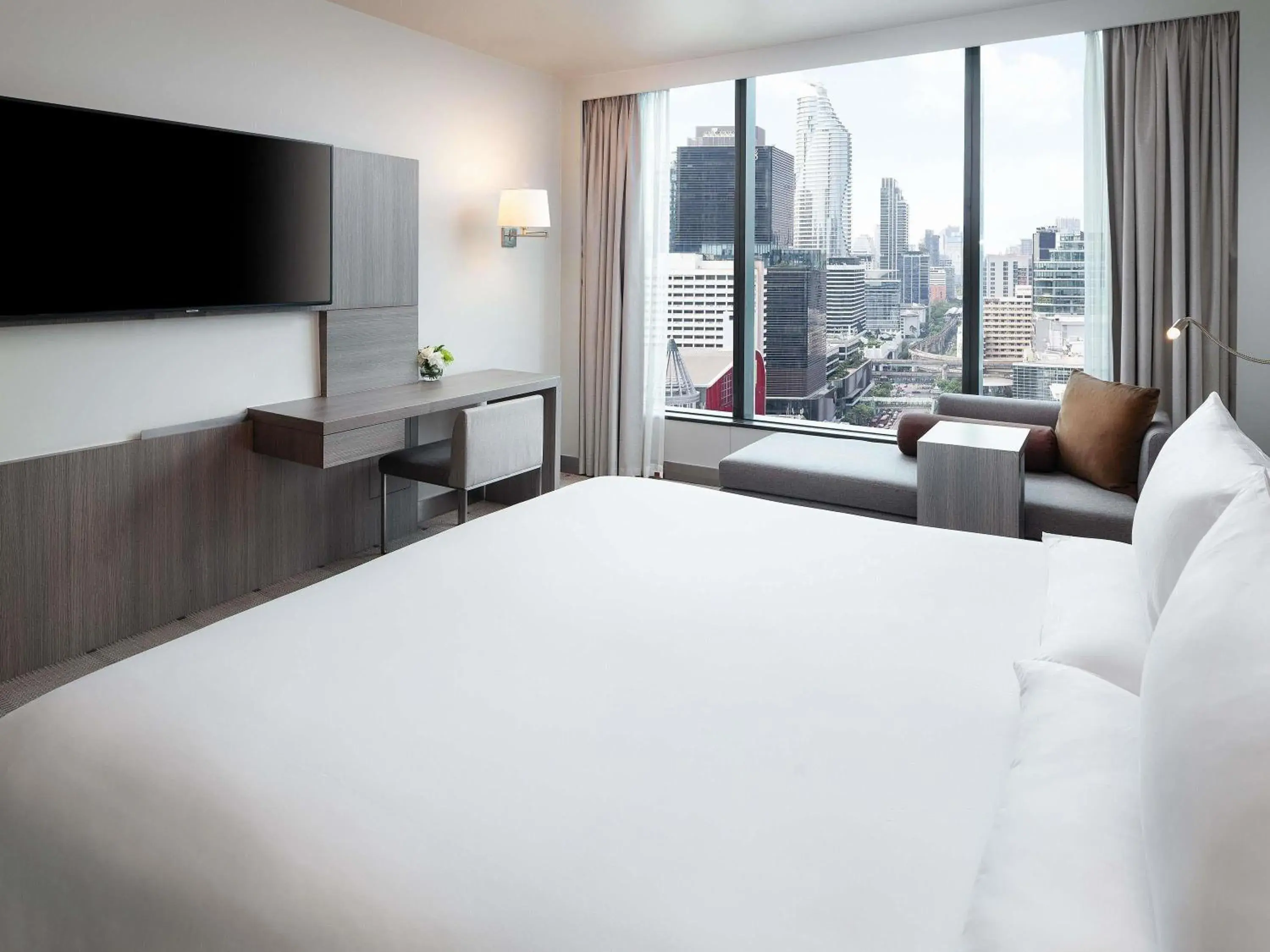 Executive King Room with Park View - Lounge Access in Novotel Bangkok Platinum Pratunam Executive King Room with Park View - Lounge Access in Novotel Bangkok Platinum Pratunam