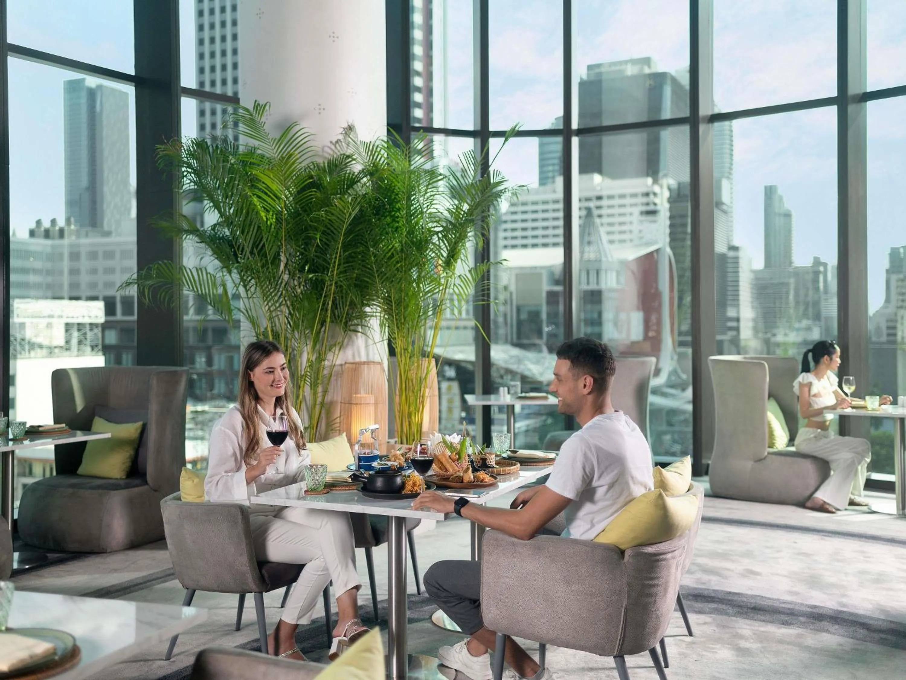 Lounge or bar in Novotel Bangkok Platinum Pratunam