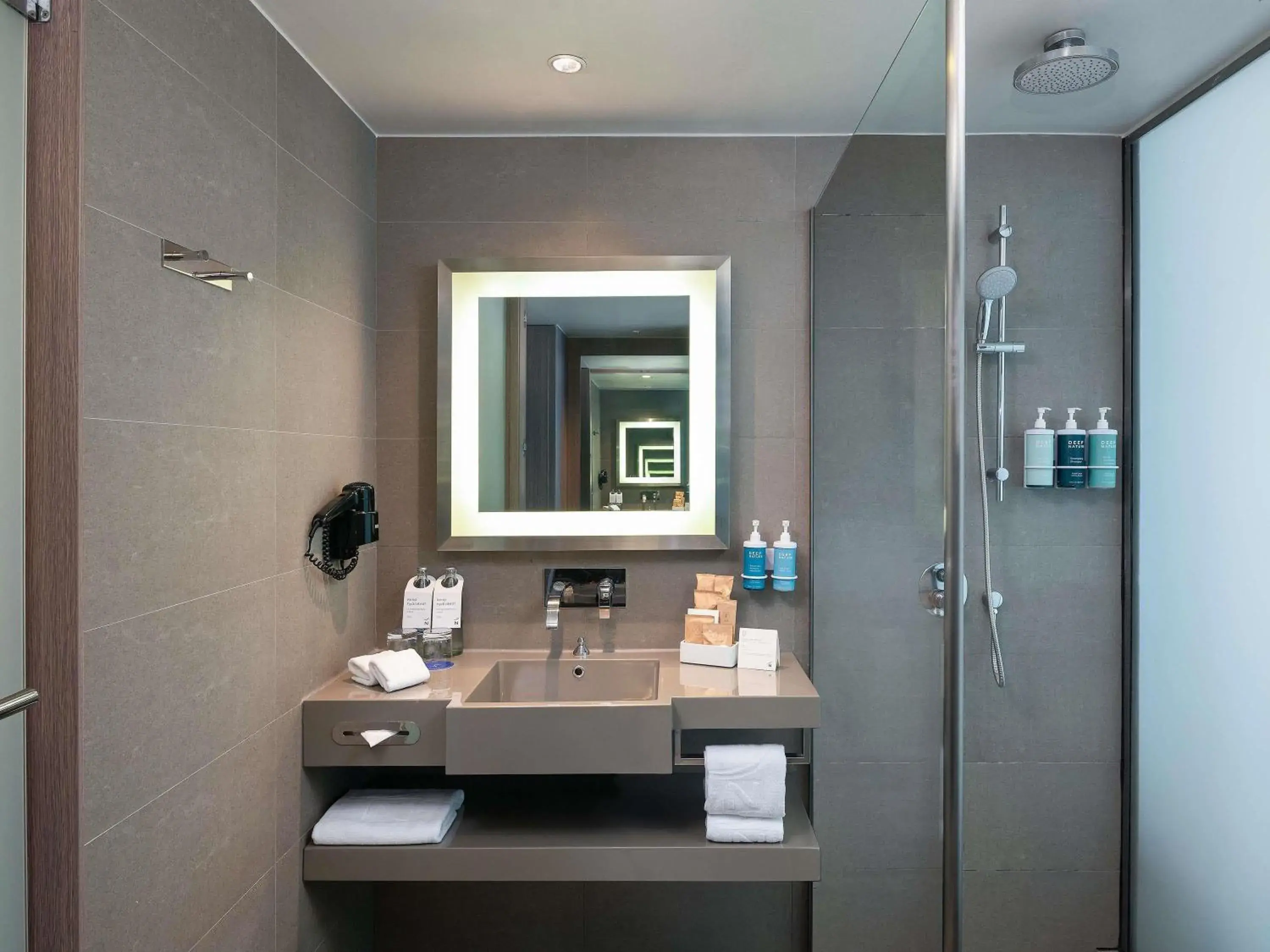 Premier Double Room with Park View in Novotel Bangkok Platinum Pratunam Premier Double Room with Park View in Novotel Bangkok Platinum Pratunam