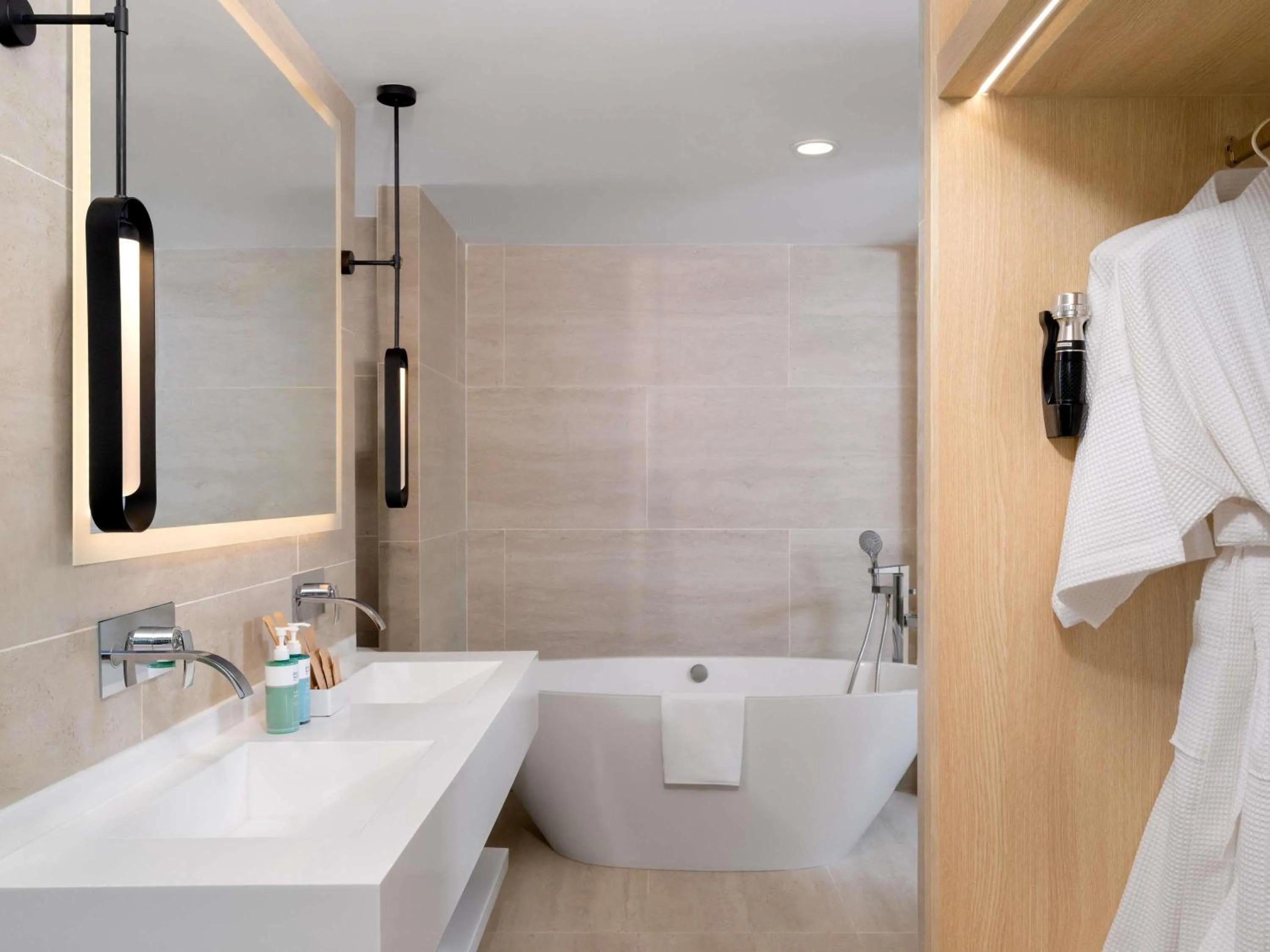 Bedroom in Novotel Bangkok Platinum Pratunam