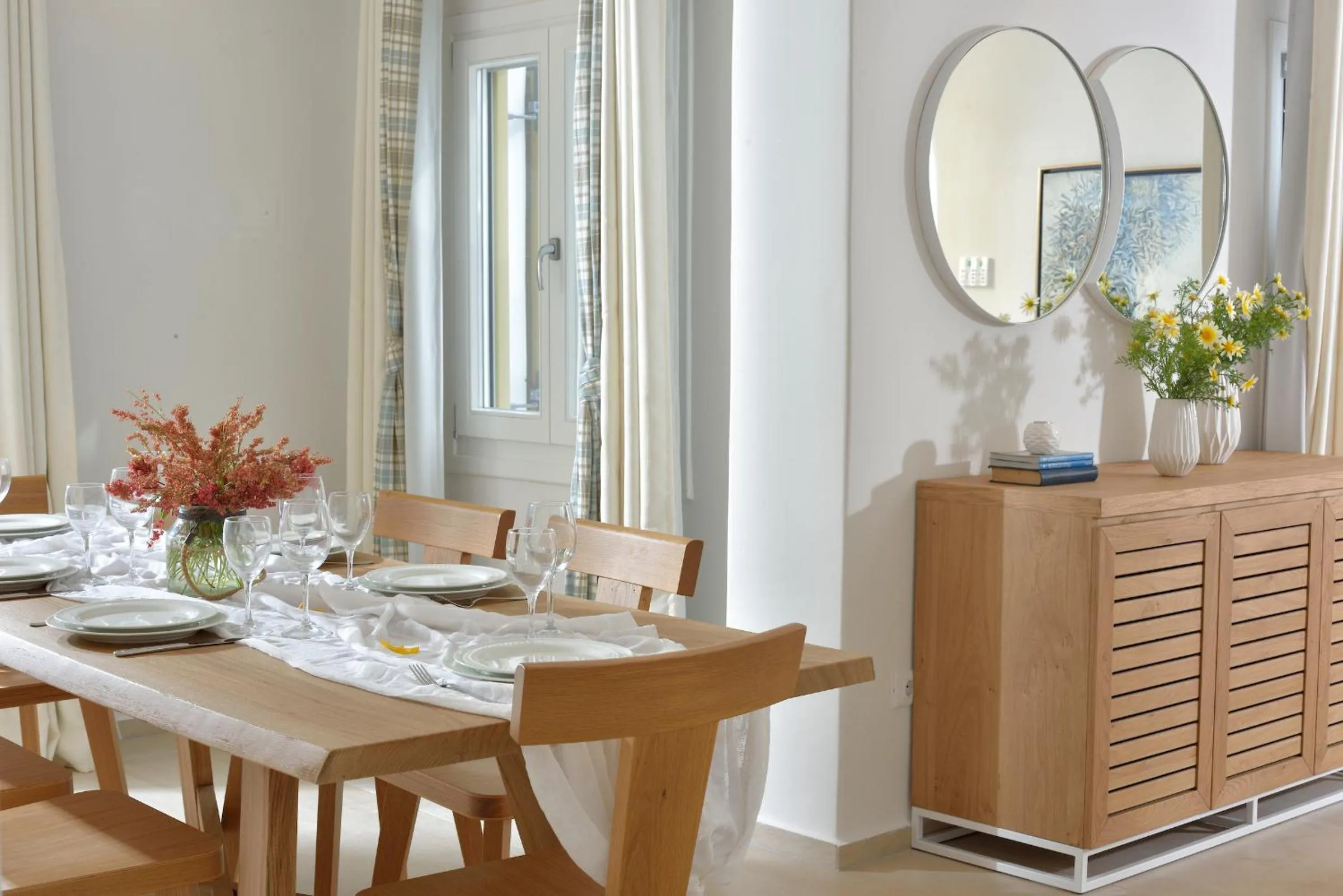 Dining area in Jenny's Summer Houses
