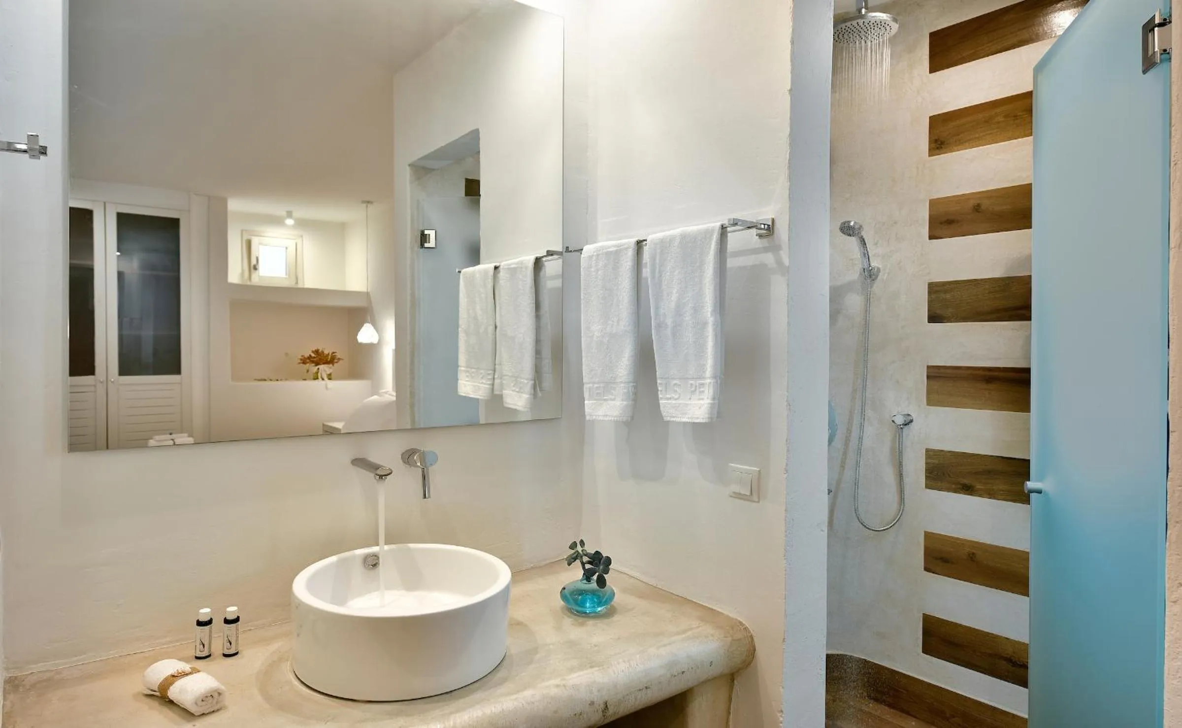 Property building in Jenny's Summer Houses