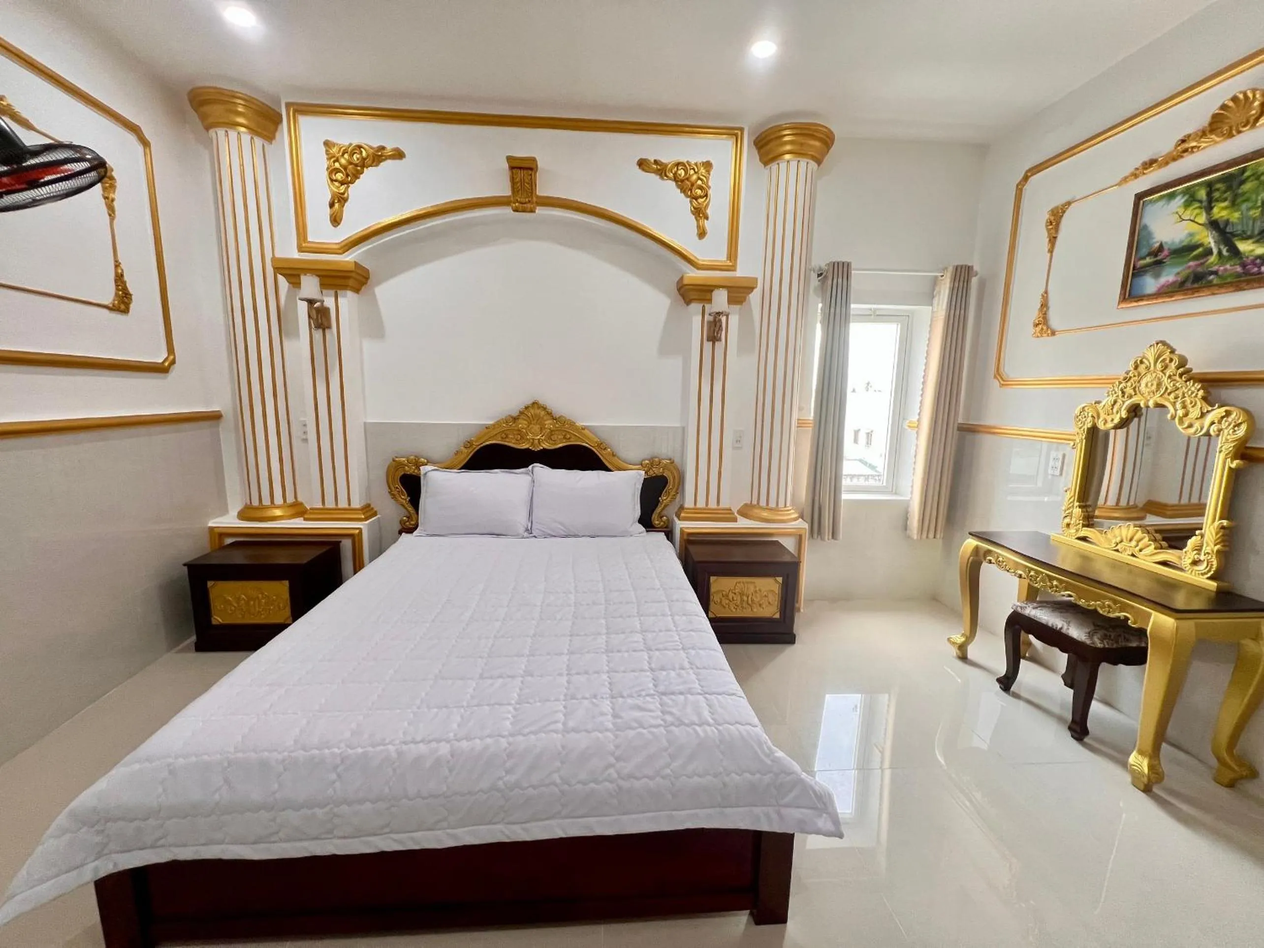 Bed in King Hotel Quang Ngai