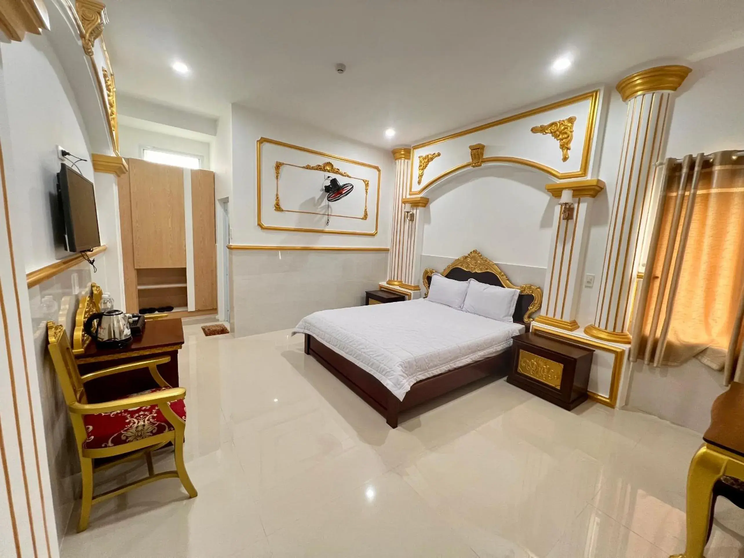 Deluxe Queen Room - single occupancy in King Hotel Quang Ngai Deluxe Queen Room - single occupancy in King Hotel Quang Ngai