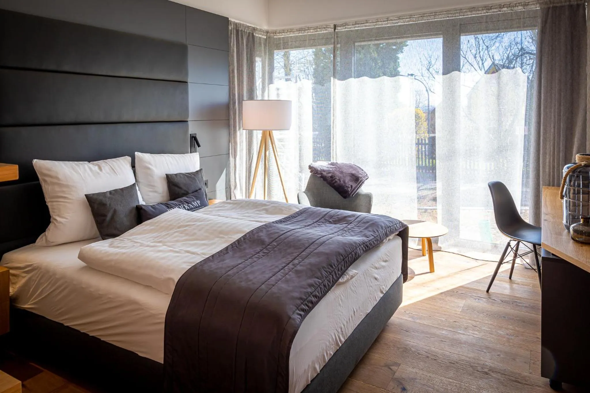 Photo of the whole room, Bed in Overkamp