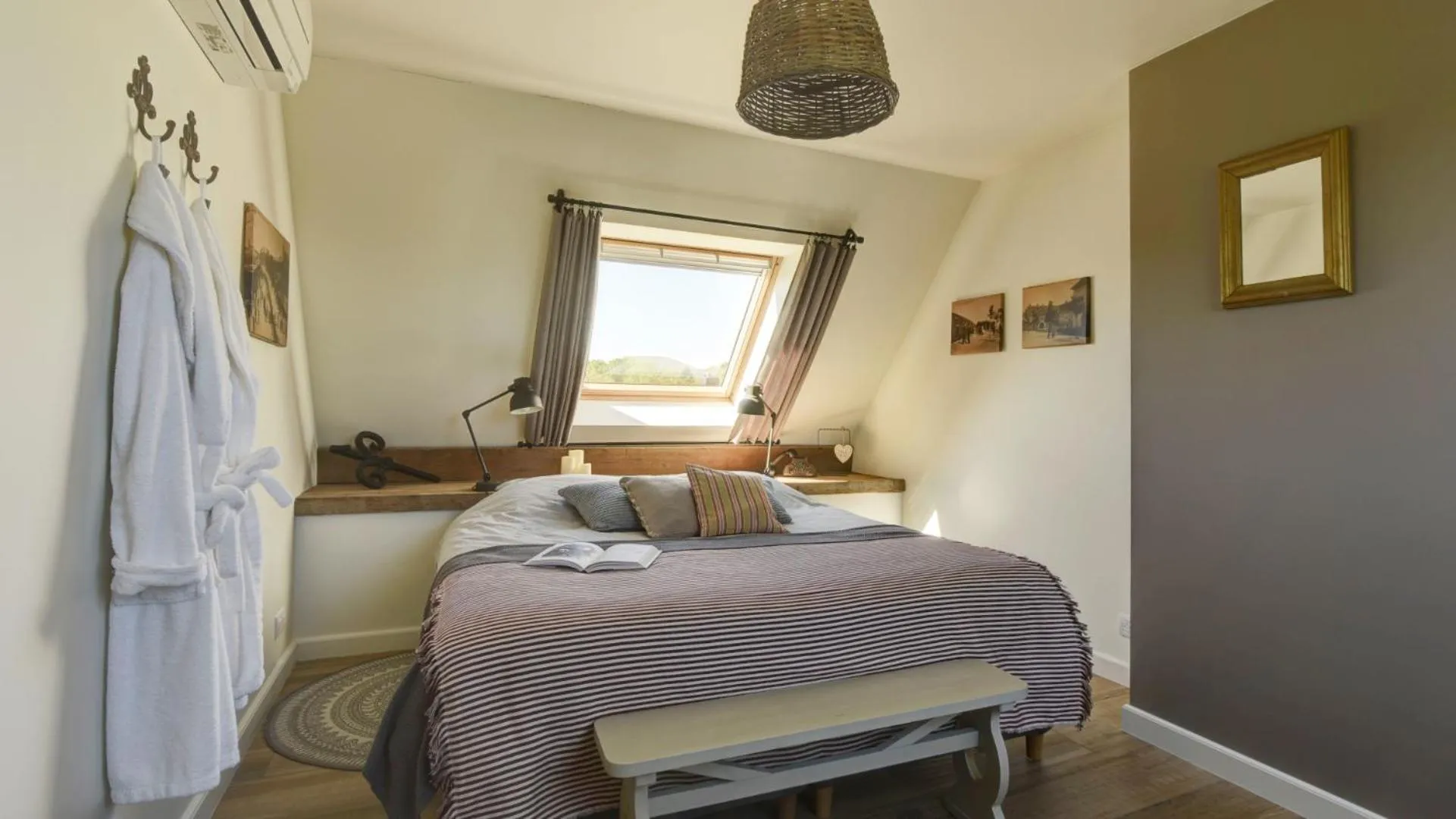 Bedroom, Bed in B&B Eikenlaan 12