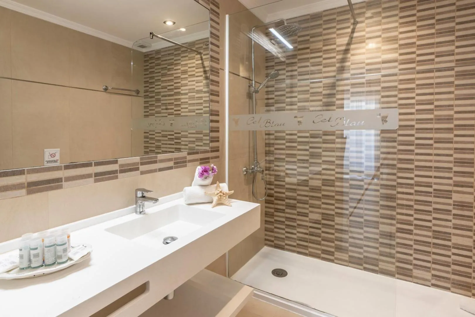 Bathroom in Apartamentos Cel Blau