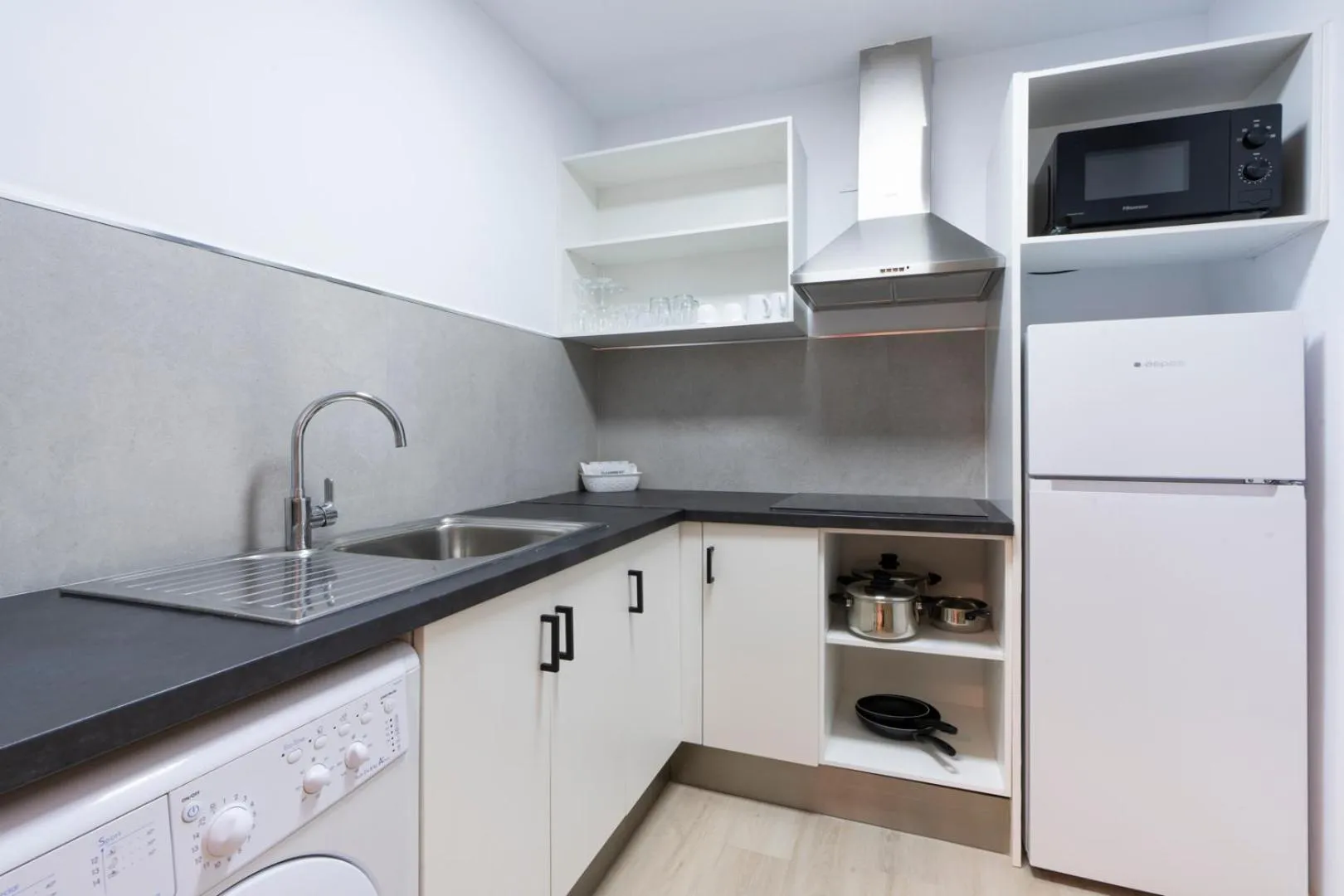 Kitchen or kitchenette in Apartamentos Cel Blau