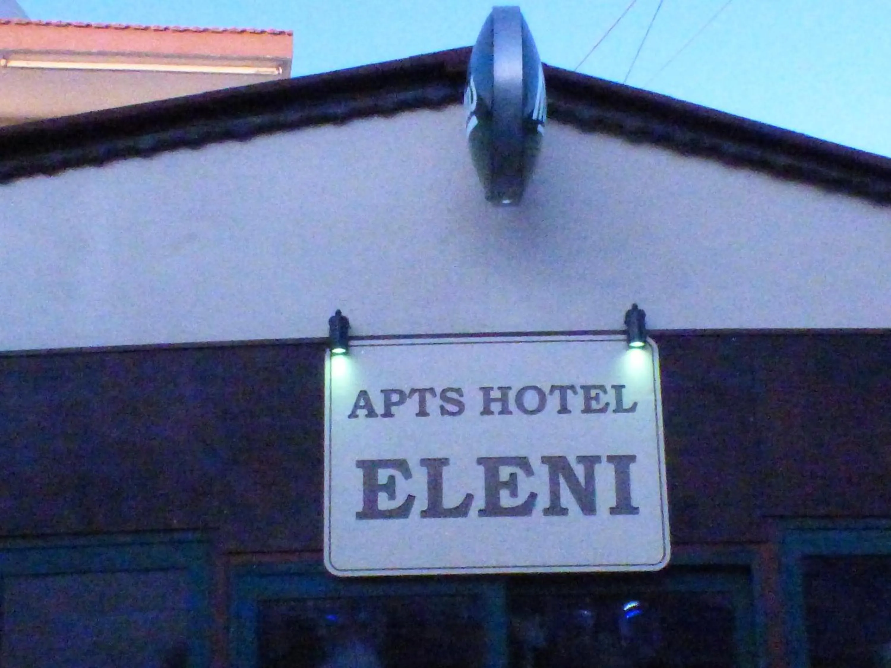 Eleni Apartments