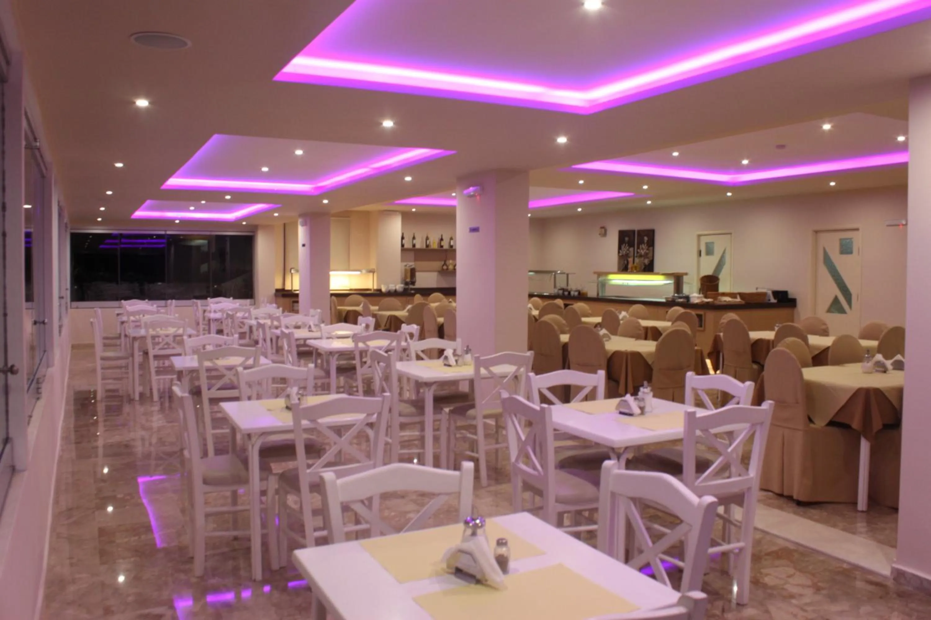 Restaurant/places to eat in Vallian Village Hotel
