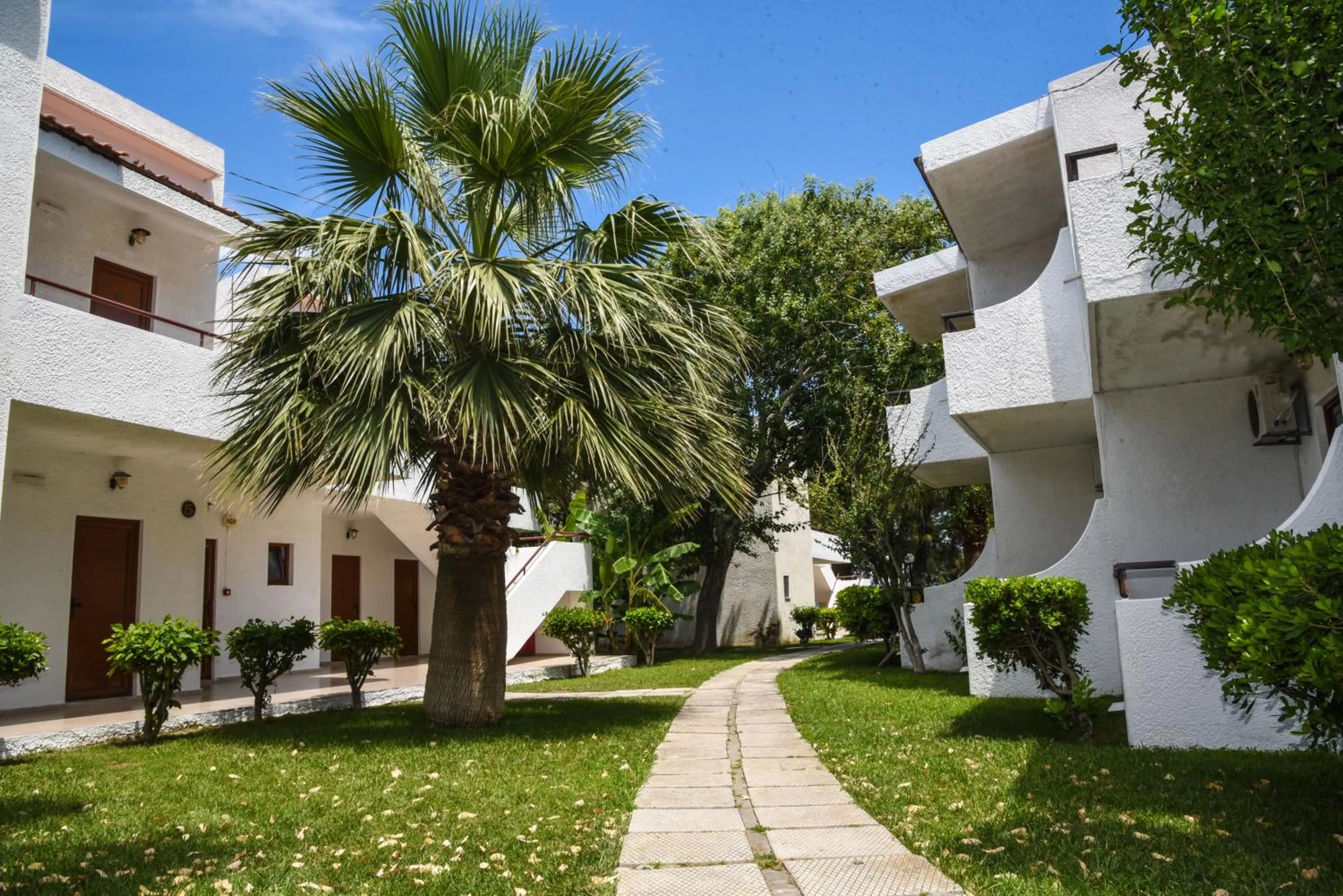 Garden in Vallian Village Hotel