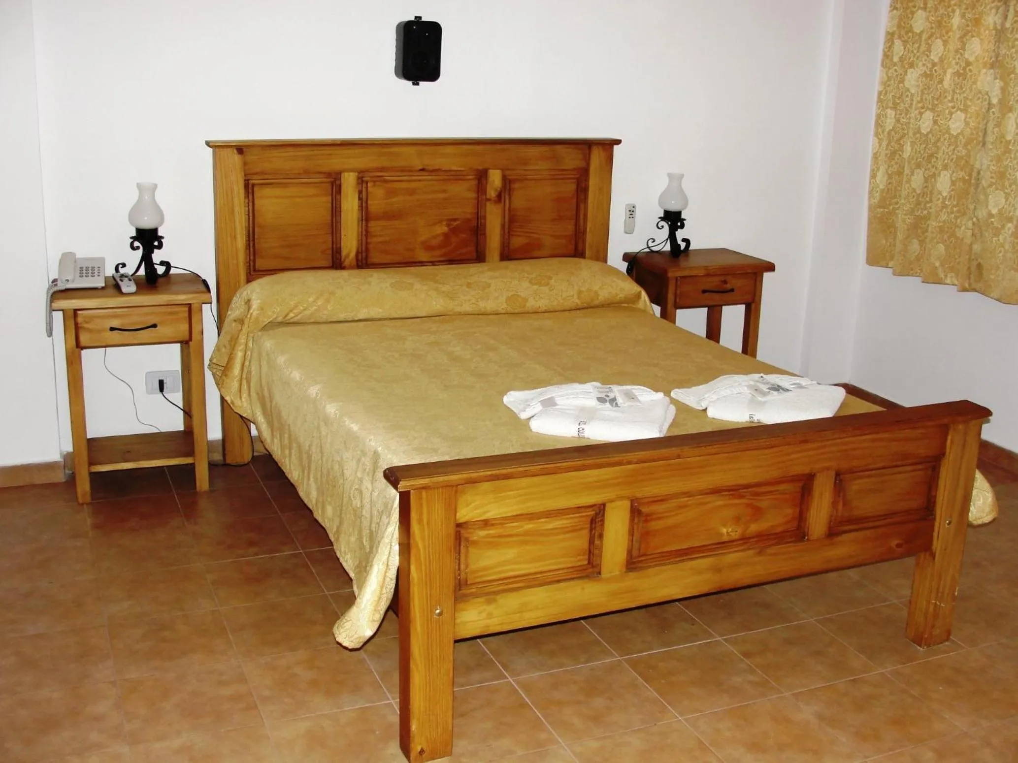 Photo of the whole room, Bed in Hotel Colonial