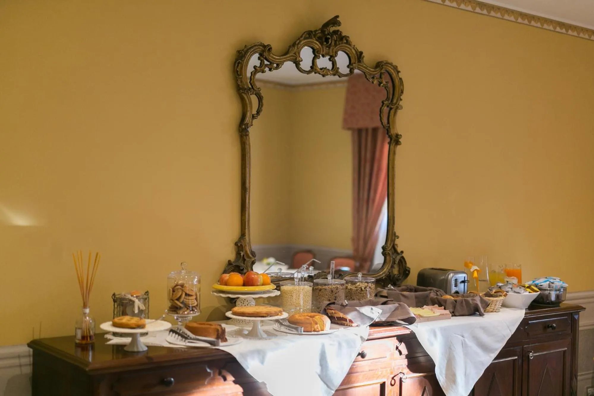 Continental breakfast in I Portici Hotel - Residenza D'Epoca