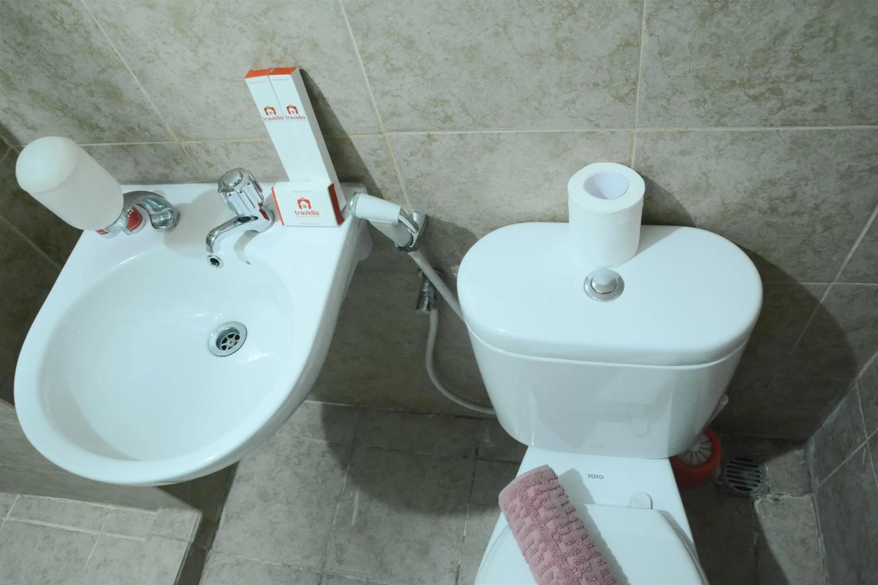 Minimalist Studio Room at Grand Serpong Apartment By Travelio