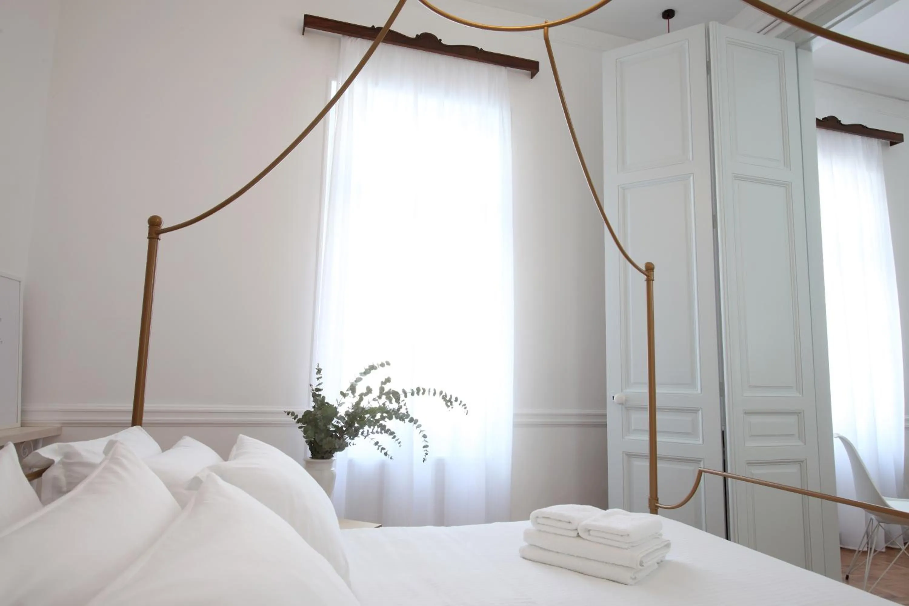 Bed in Live in Athens, THISEIO Historic House