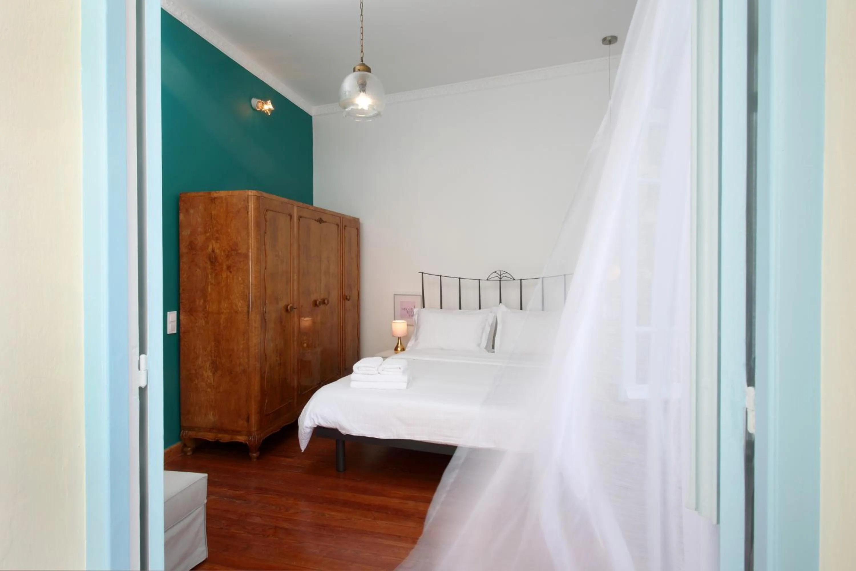 Patio, Bed in Live in Athens, THISEIO Historic House