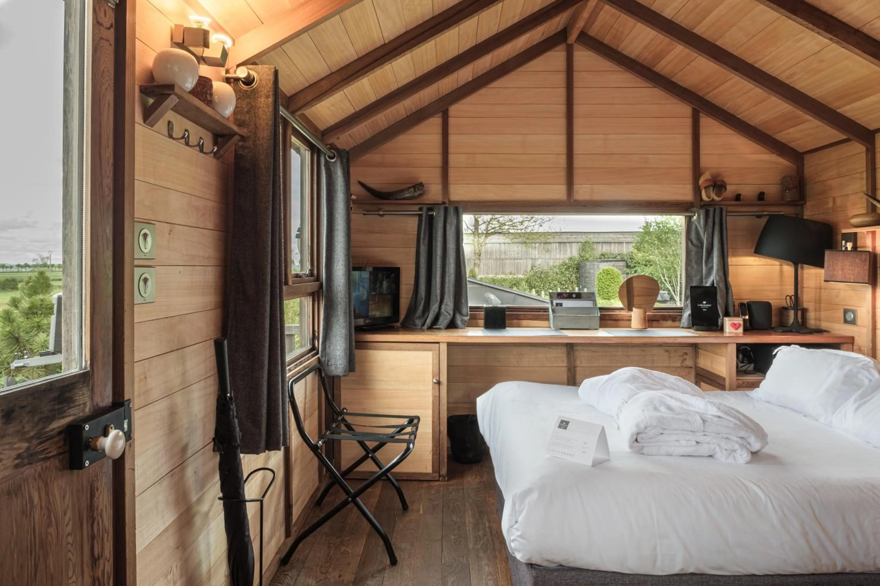 Bed in Le Domaine des Prés Verts Suites & Chambres avec Jacuzzi Privatif