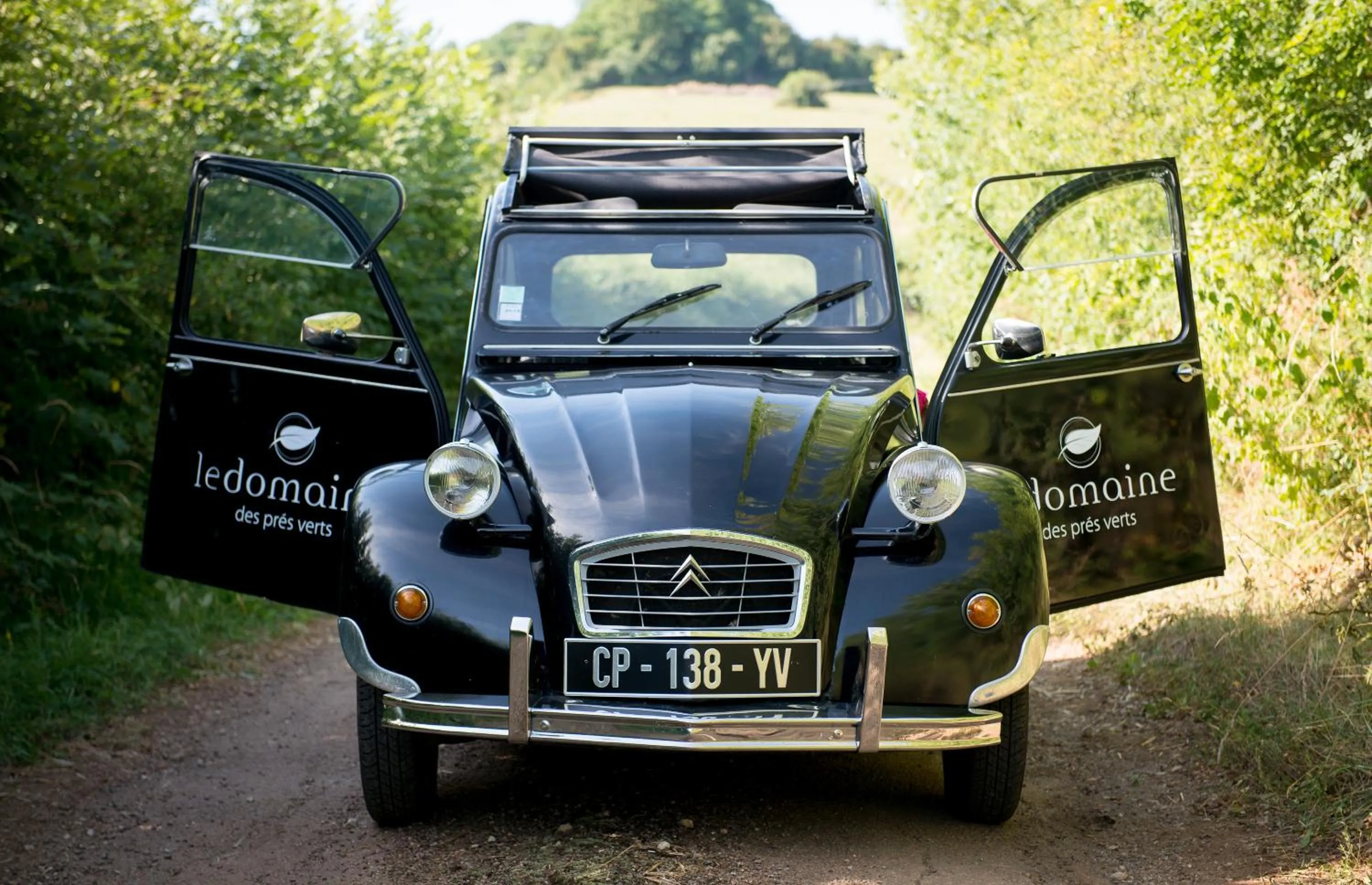 Entertainment in Le Domaine des Prés Verts Suites & Chambres avec Jacuzzi Privatif