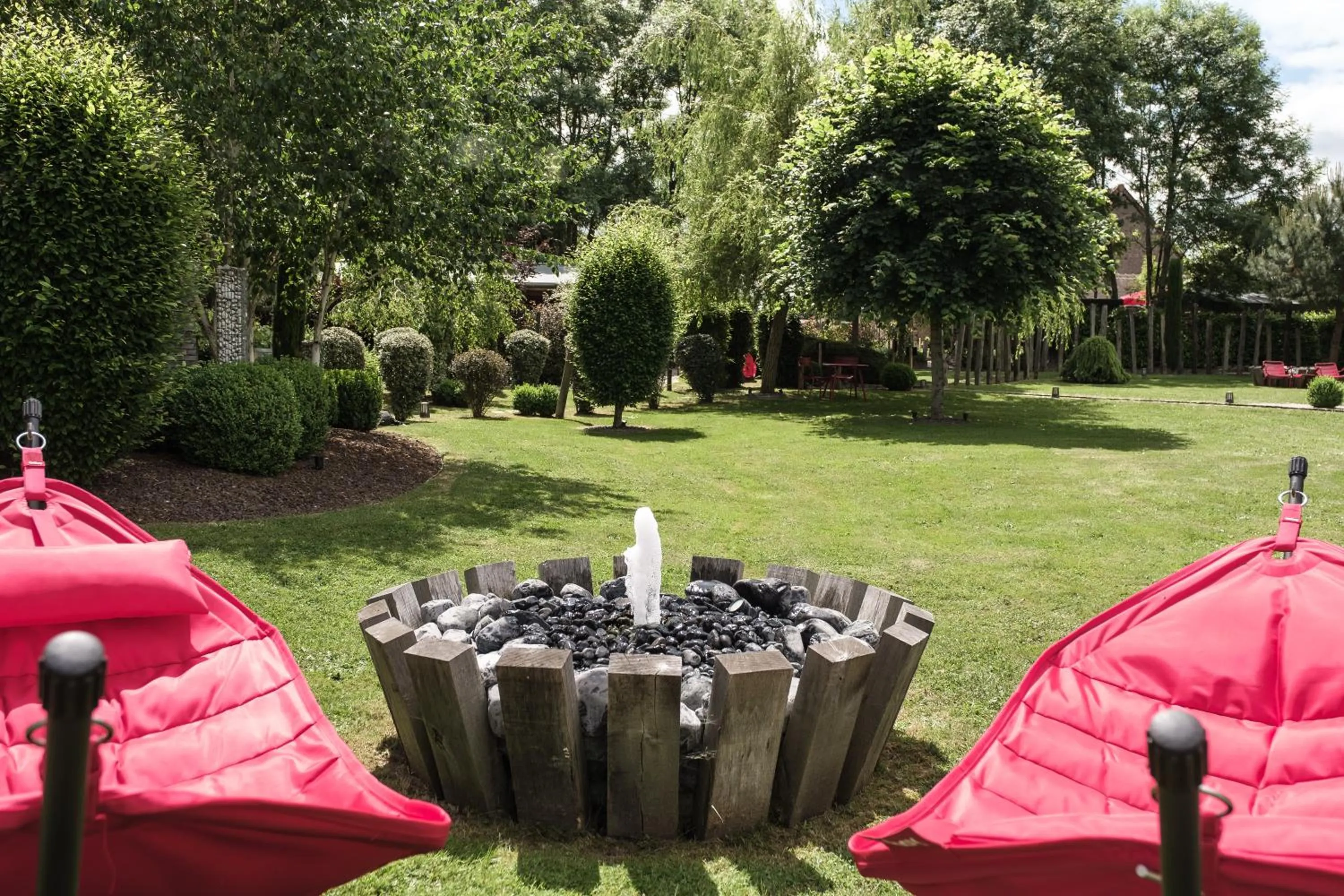 Garden in Le Domaine des Prés Verts Suites & Chambres avec Jacuzzi Privatif