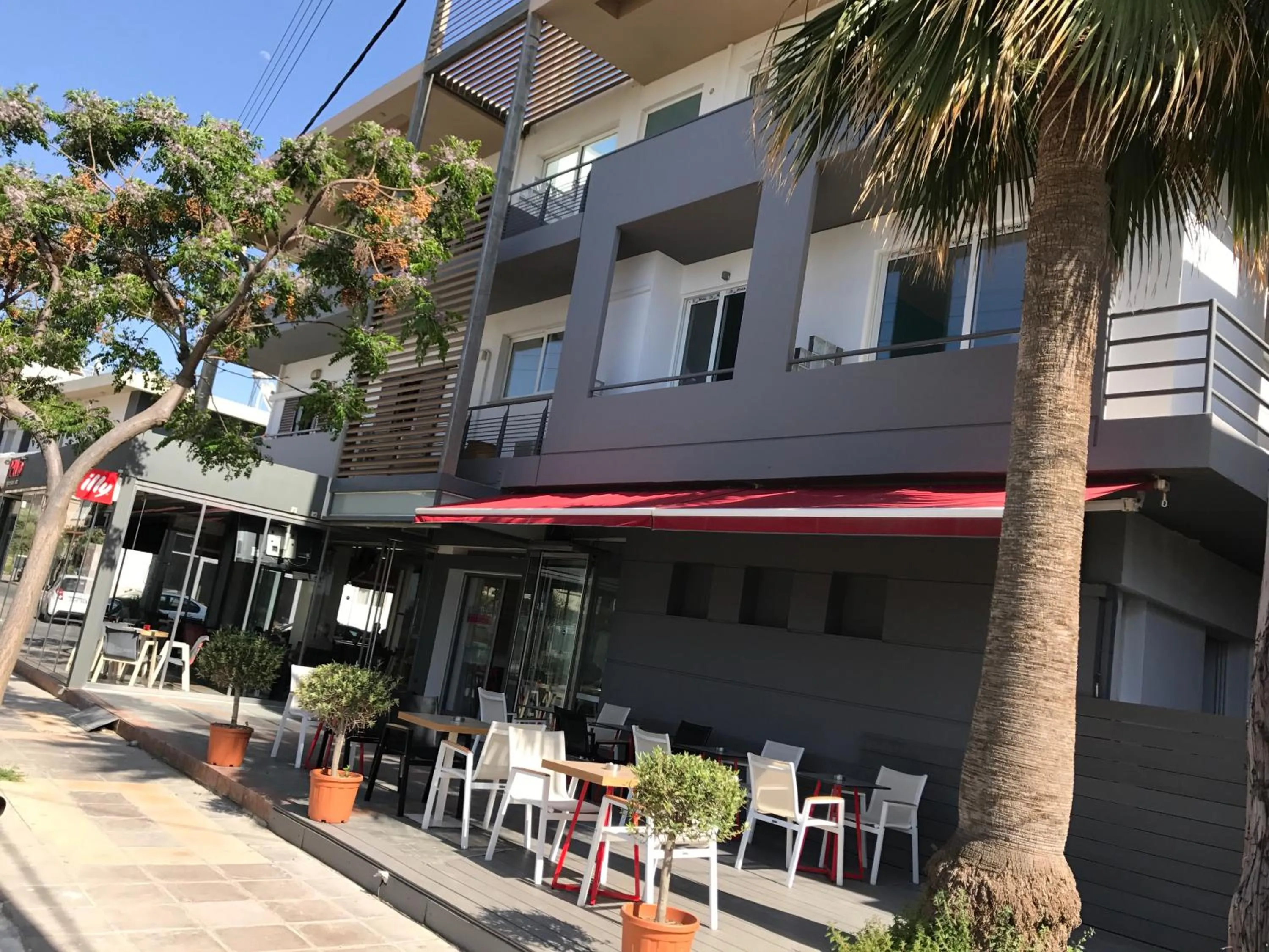 Facade/entrance in Kleanthi Studios