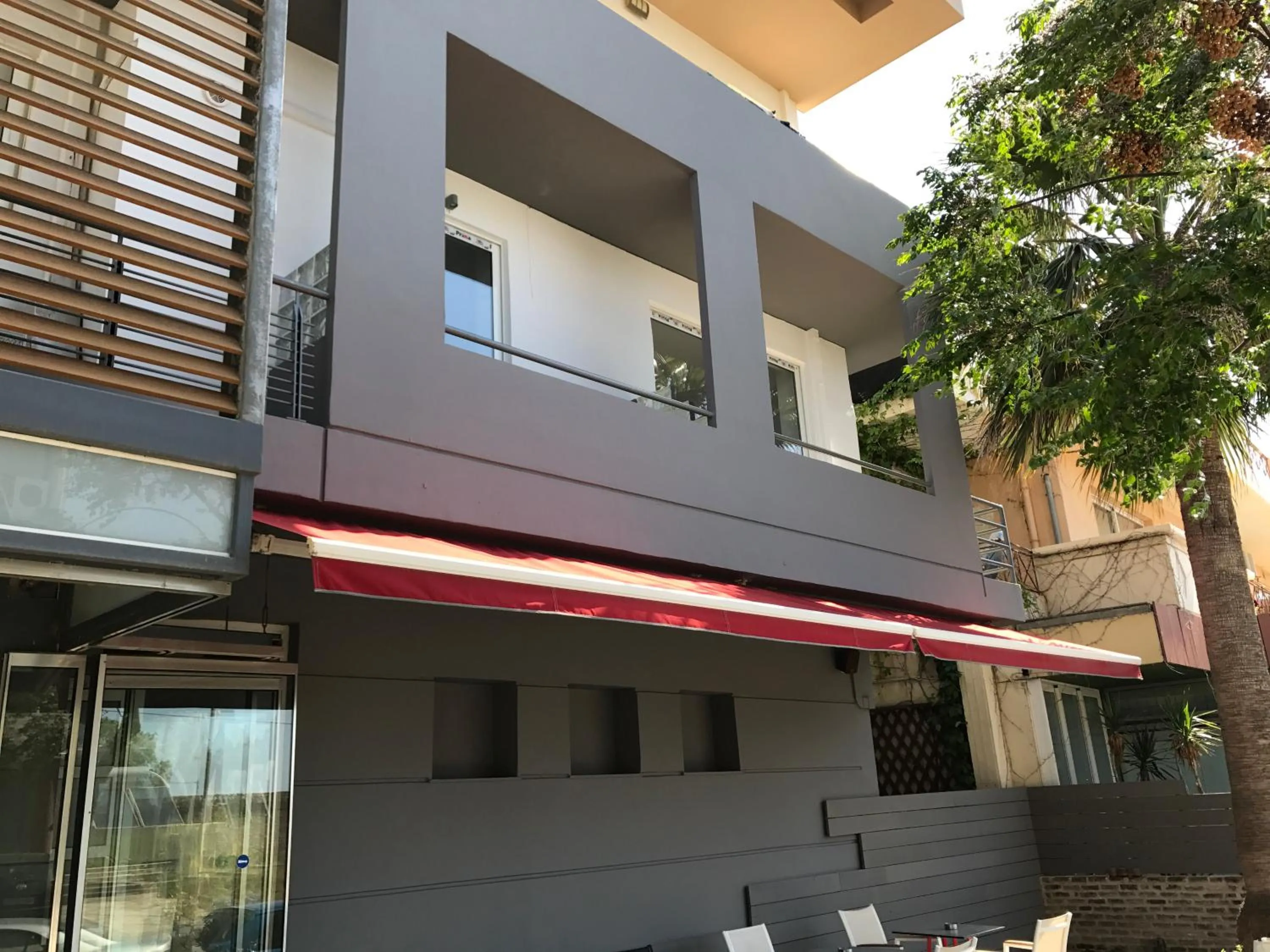 Facade/entrance in Kleanthi Studios