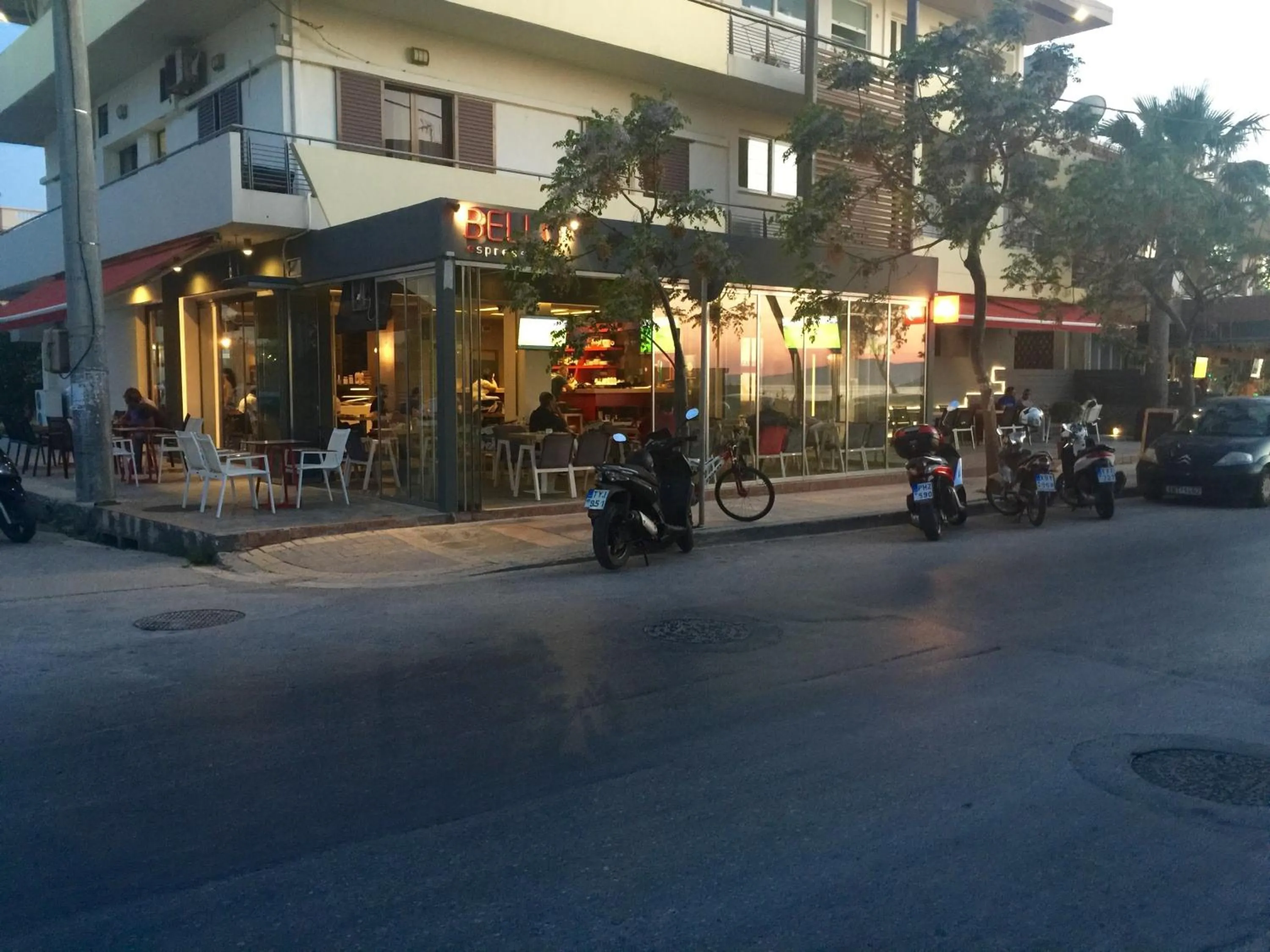 Facade/entrance in Kleanthi Studios