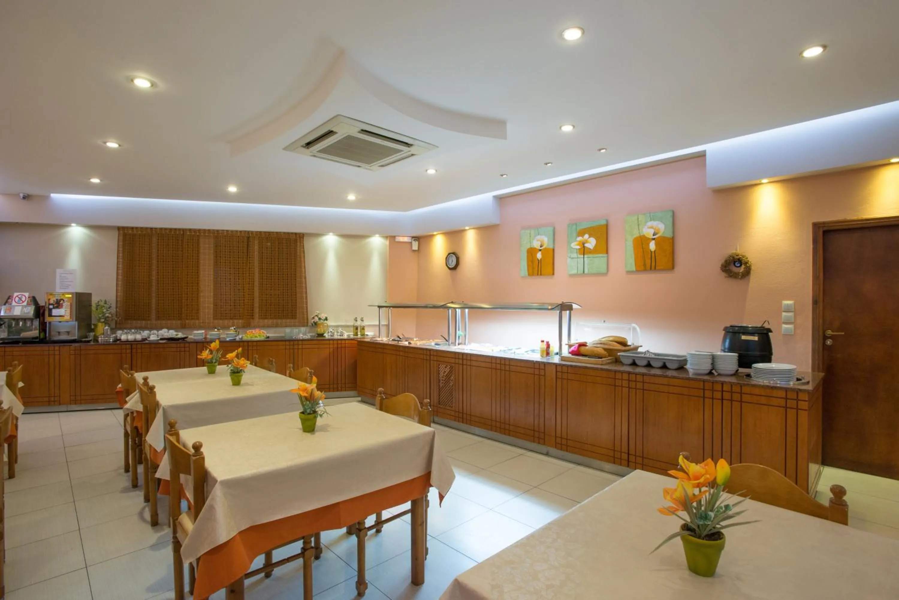 Restaurant/places to eat in Meliton Hotel