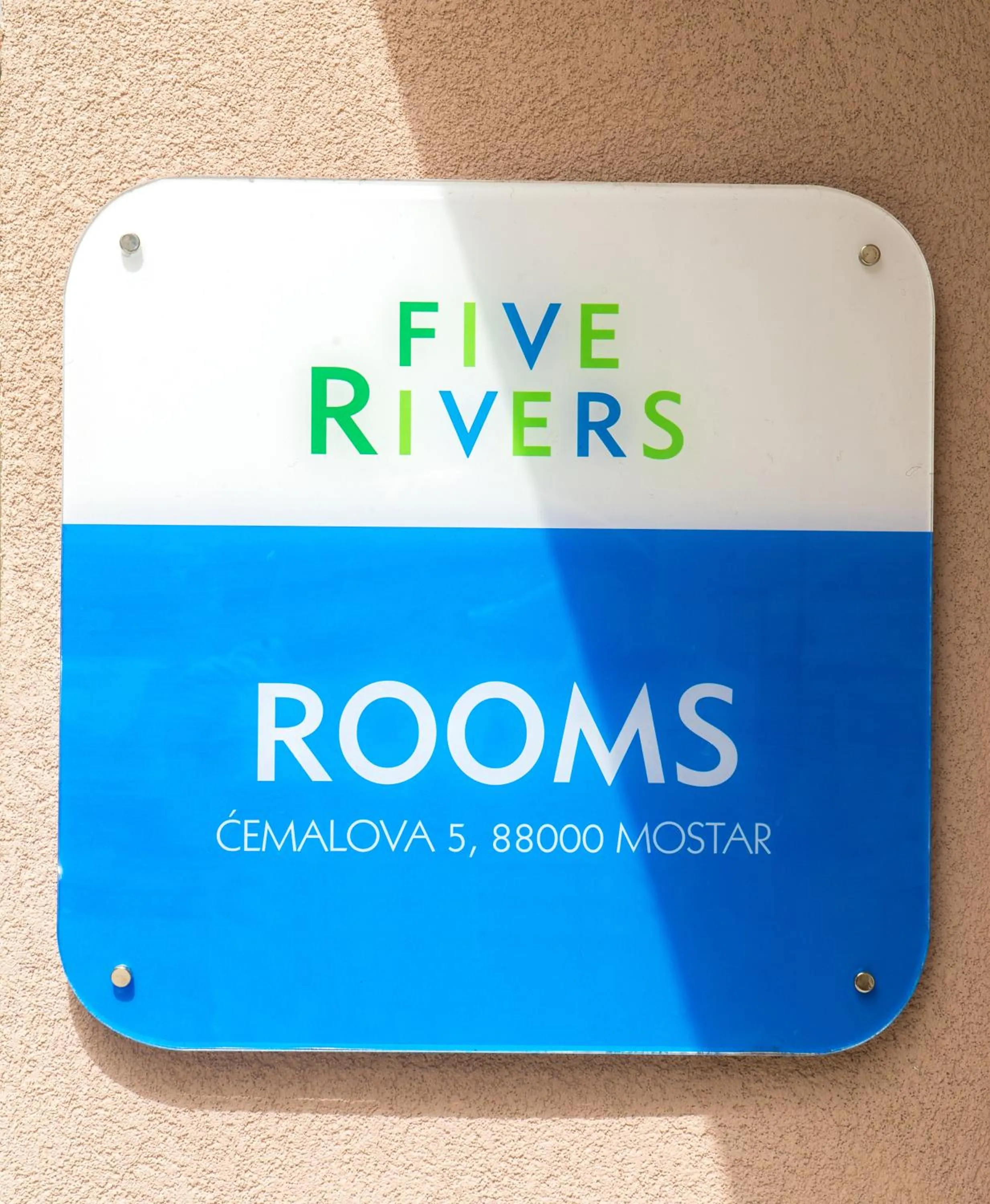 Facade/entrance in Five Rivers Rooms