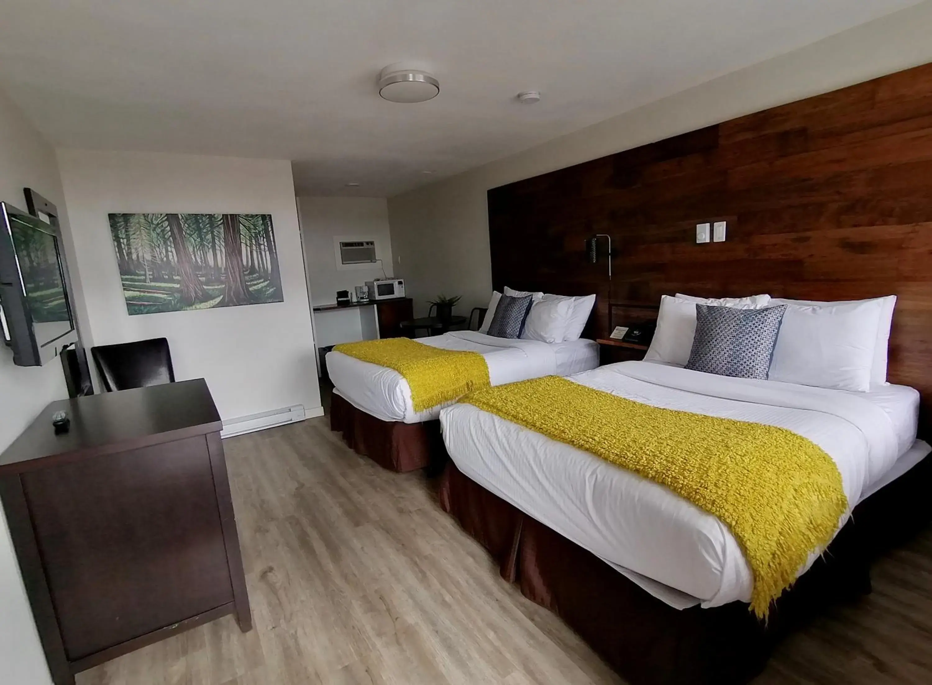 Double Room with Two Double Beds - Dog Friendly in Snow Valley Lodging Double Room with Two Double Beds - Dog Friendly in Snow Valley Lodging