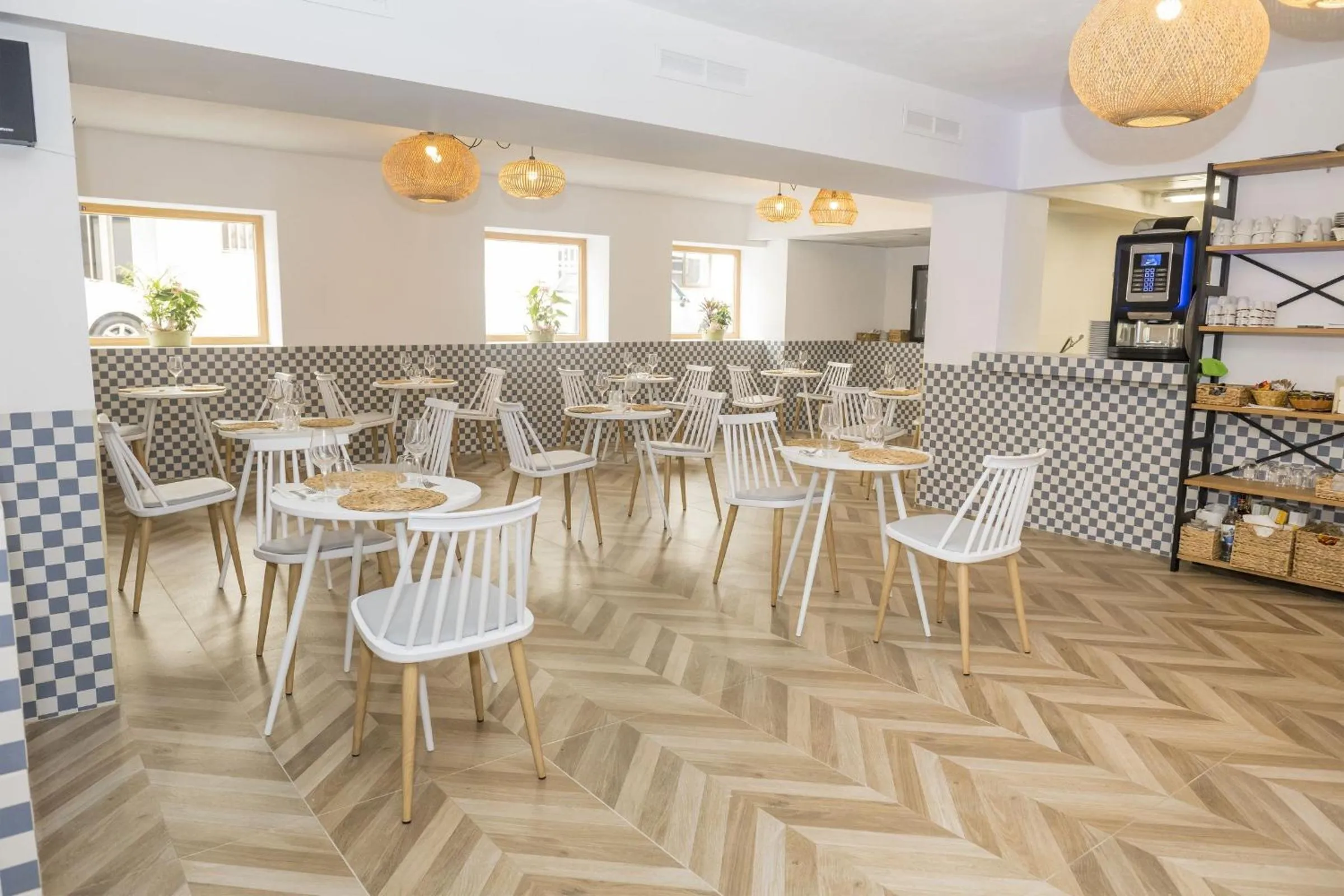 Restaurant/places to eat in Duna Hotel Boutique