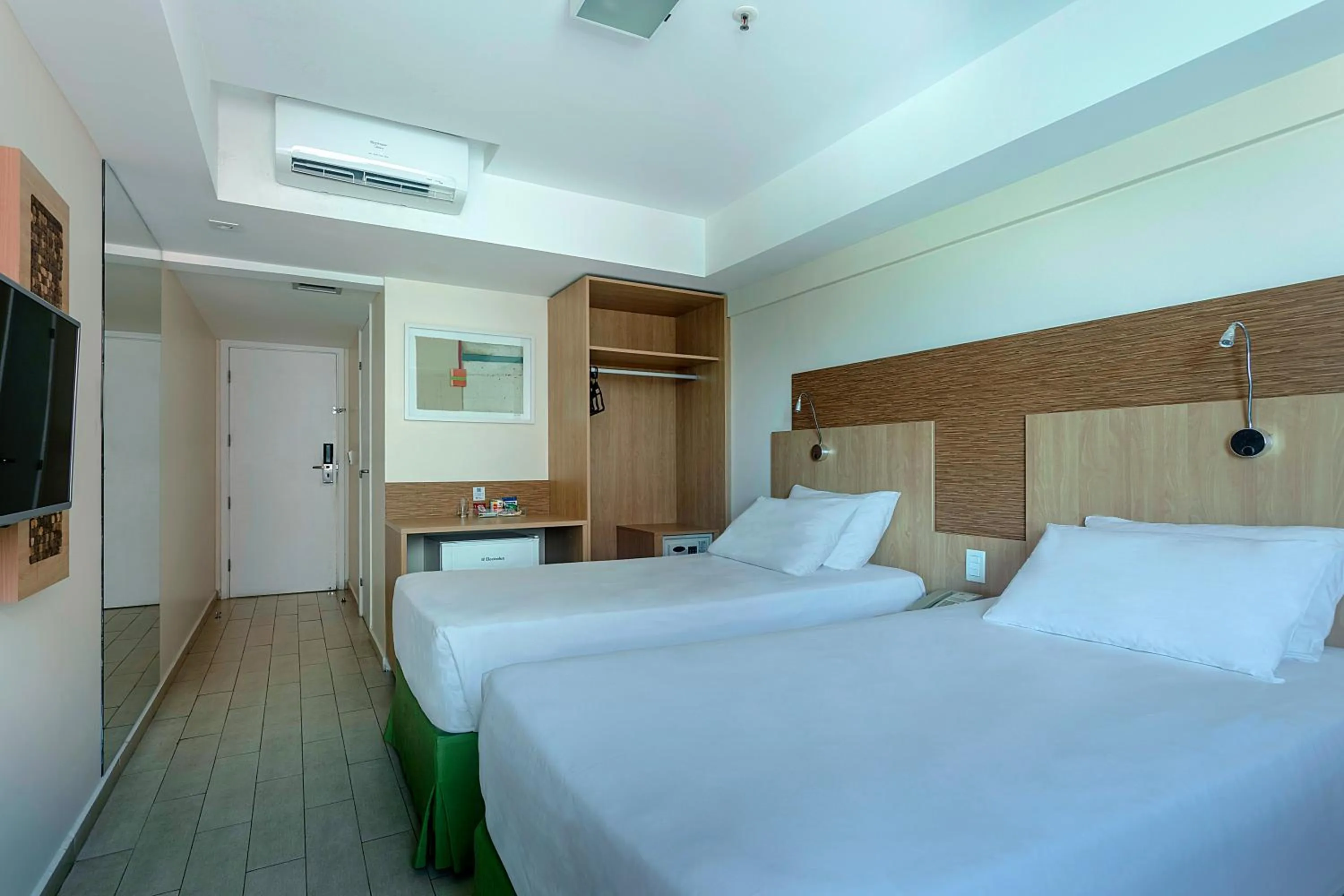 View (from property/room), Bed in Mercure Maceio Pajuçara