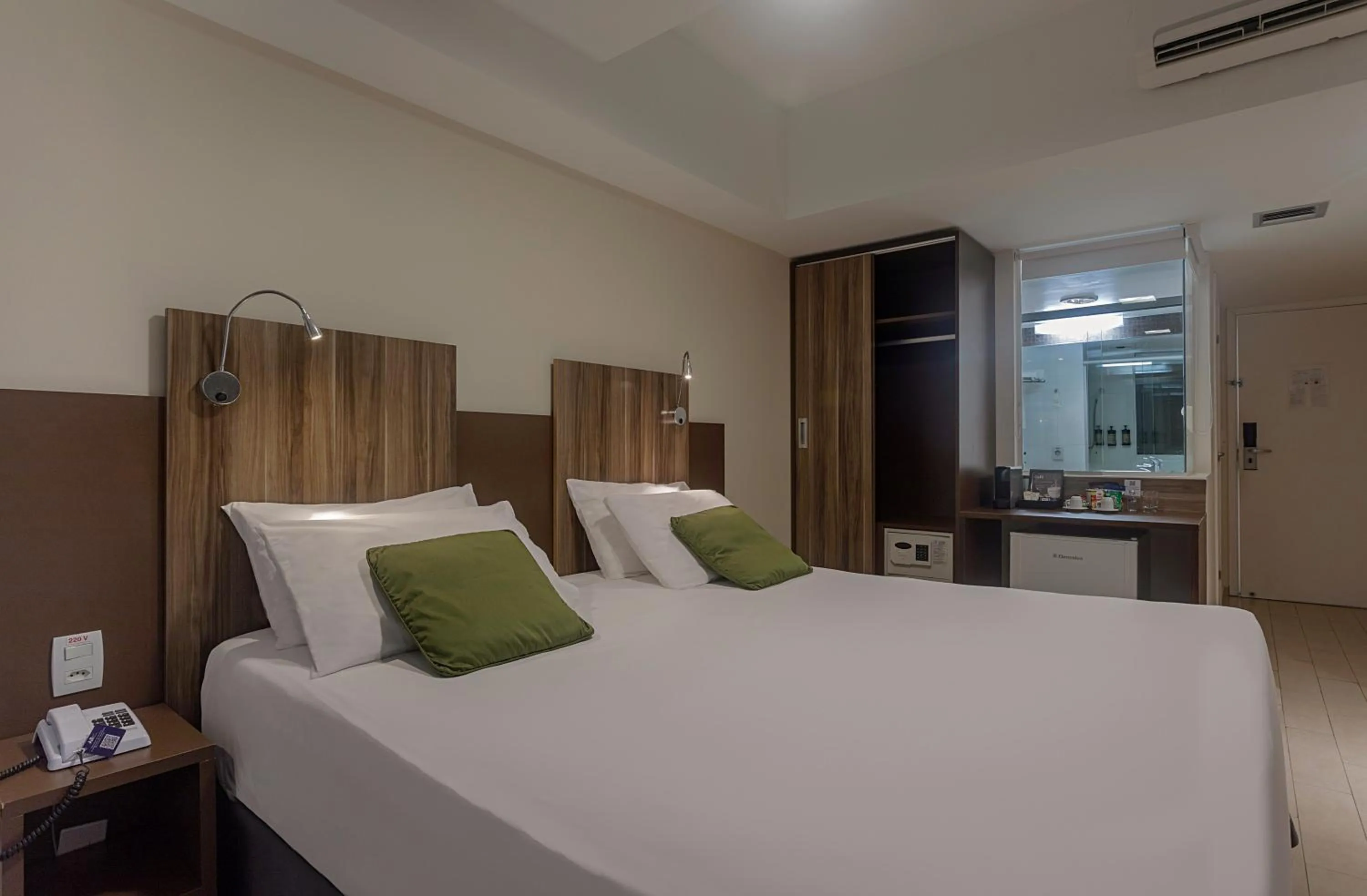 View (from property/room), Bed in Mercure Maceio Pajuçara