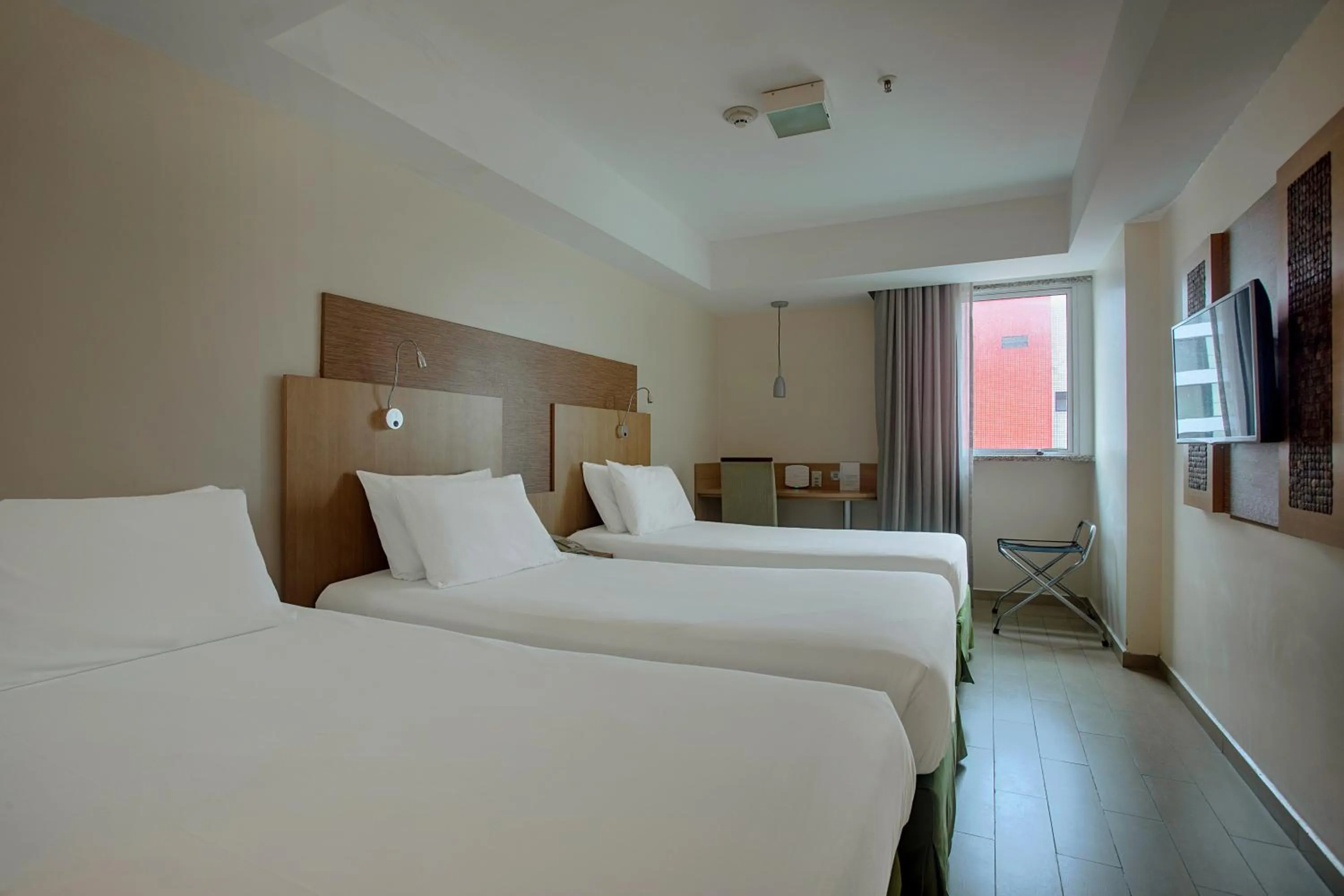 View (from property/room), Bed in Mercure Maceio Pajuçara