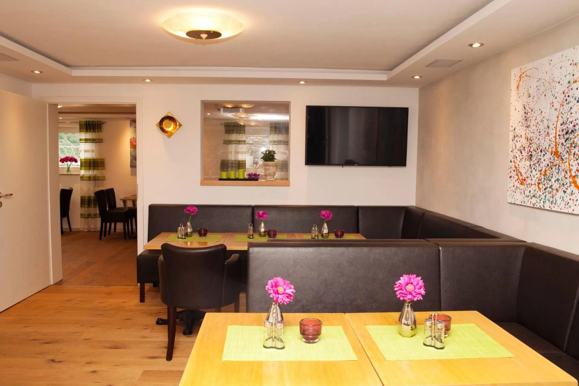 Communal lounge/ TV room in La Maison Vintage