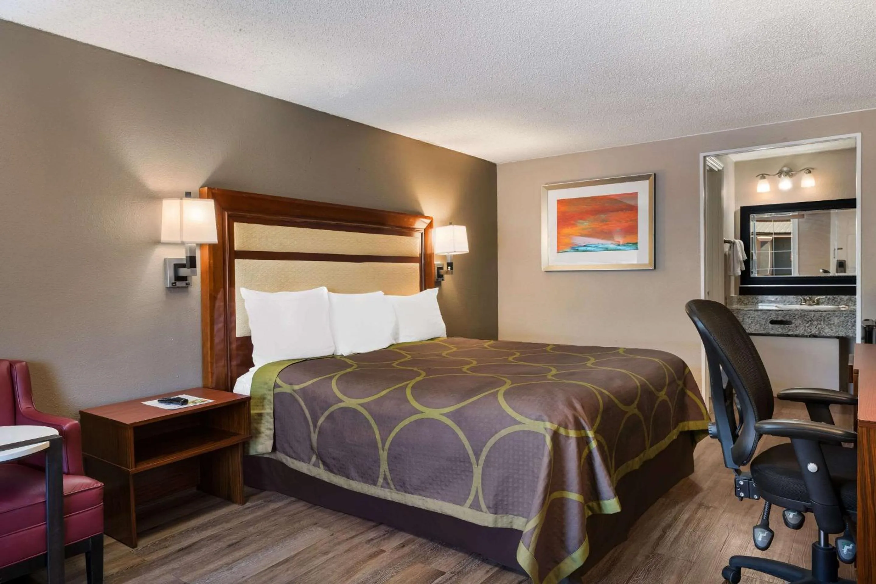 Bedroom, Bed in Rodeway Inn Charlotte Airport Area