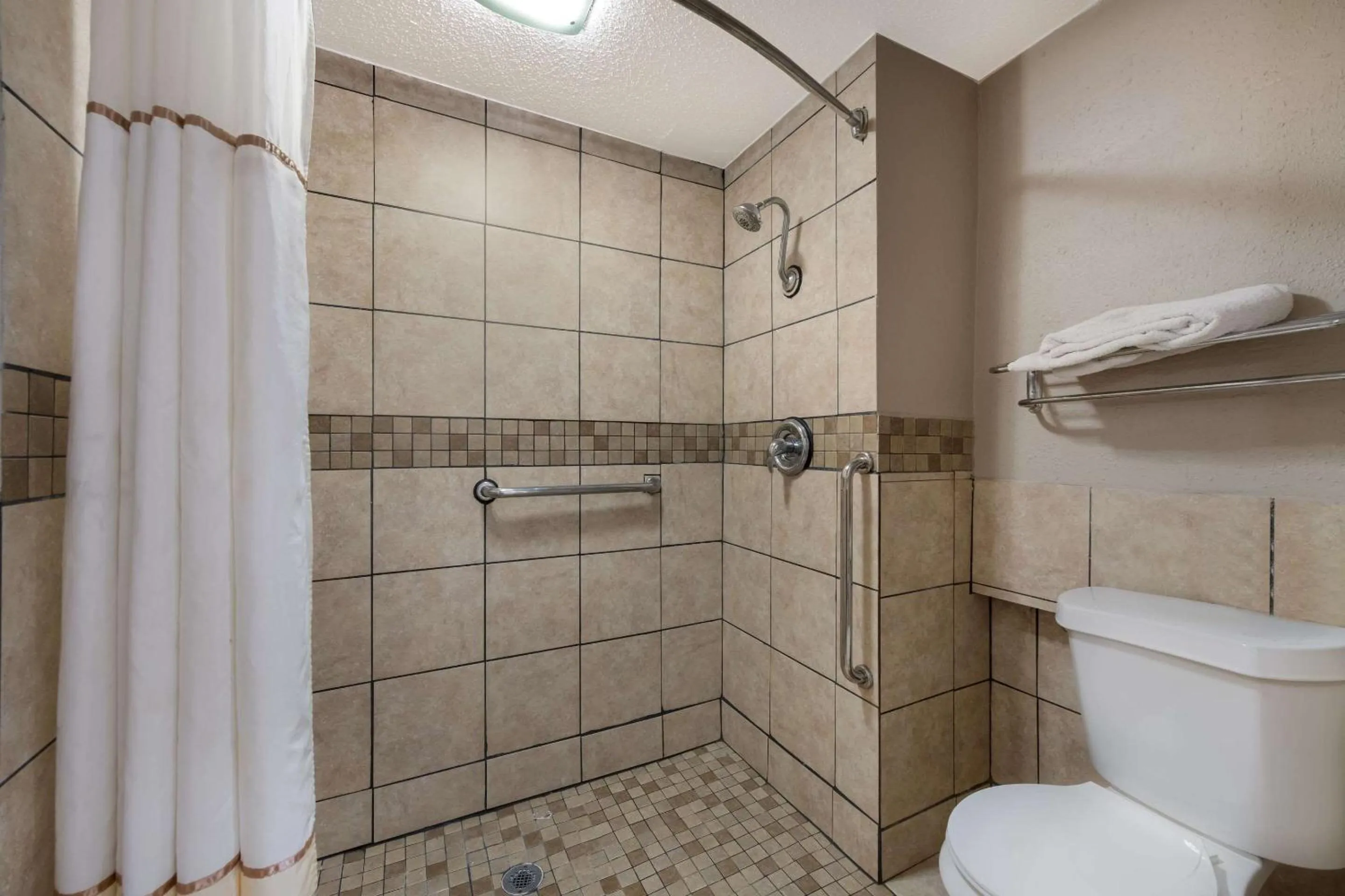 Bedroom in Rodeway Inn Charlotte Airport Area