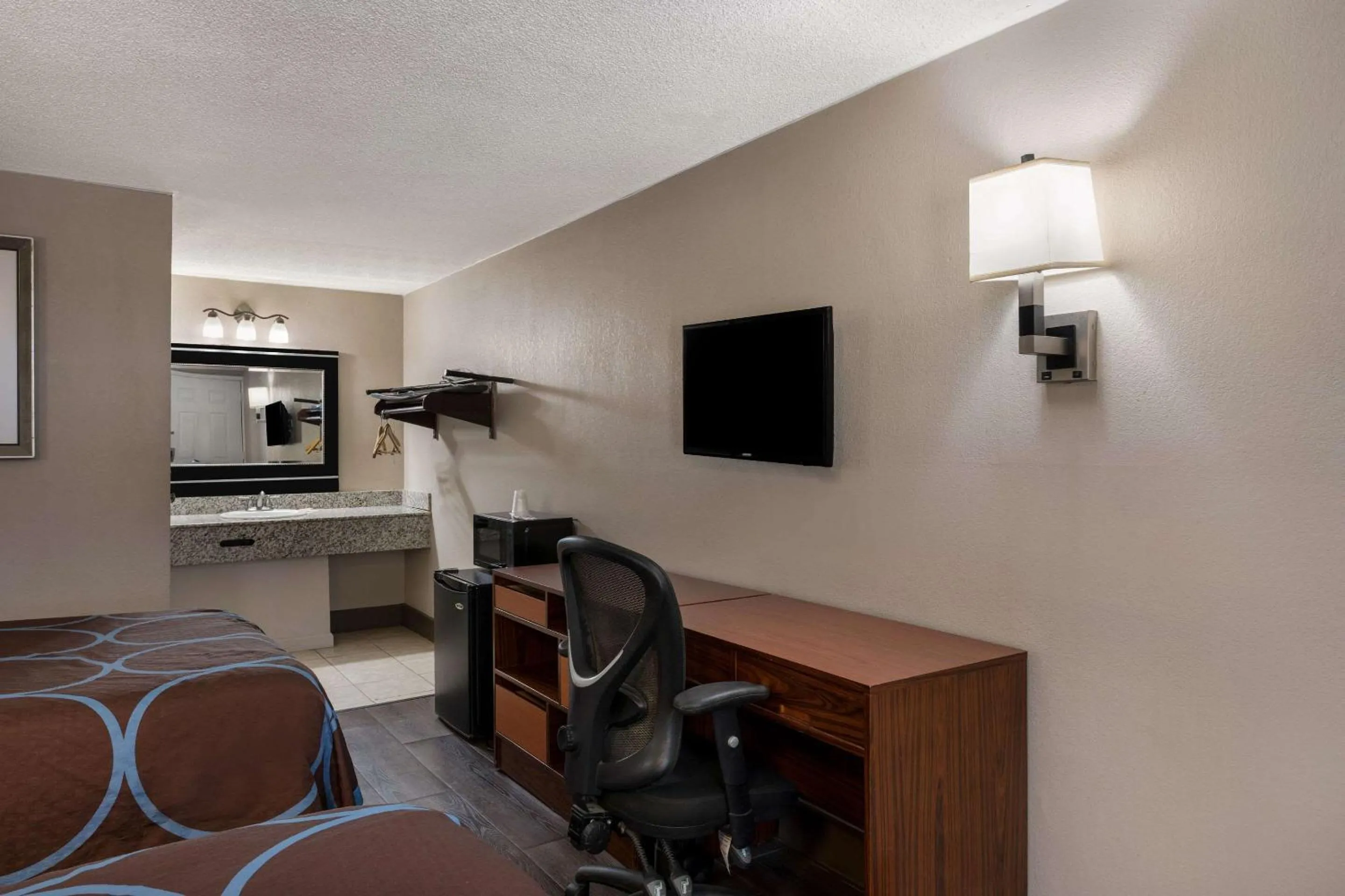 Bedroom in Rodeway Inn Charlotte Airport Area