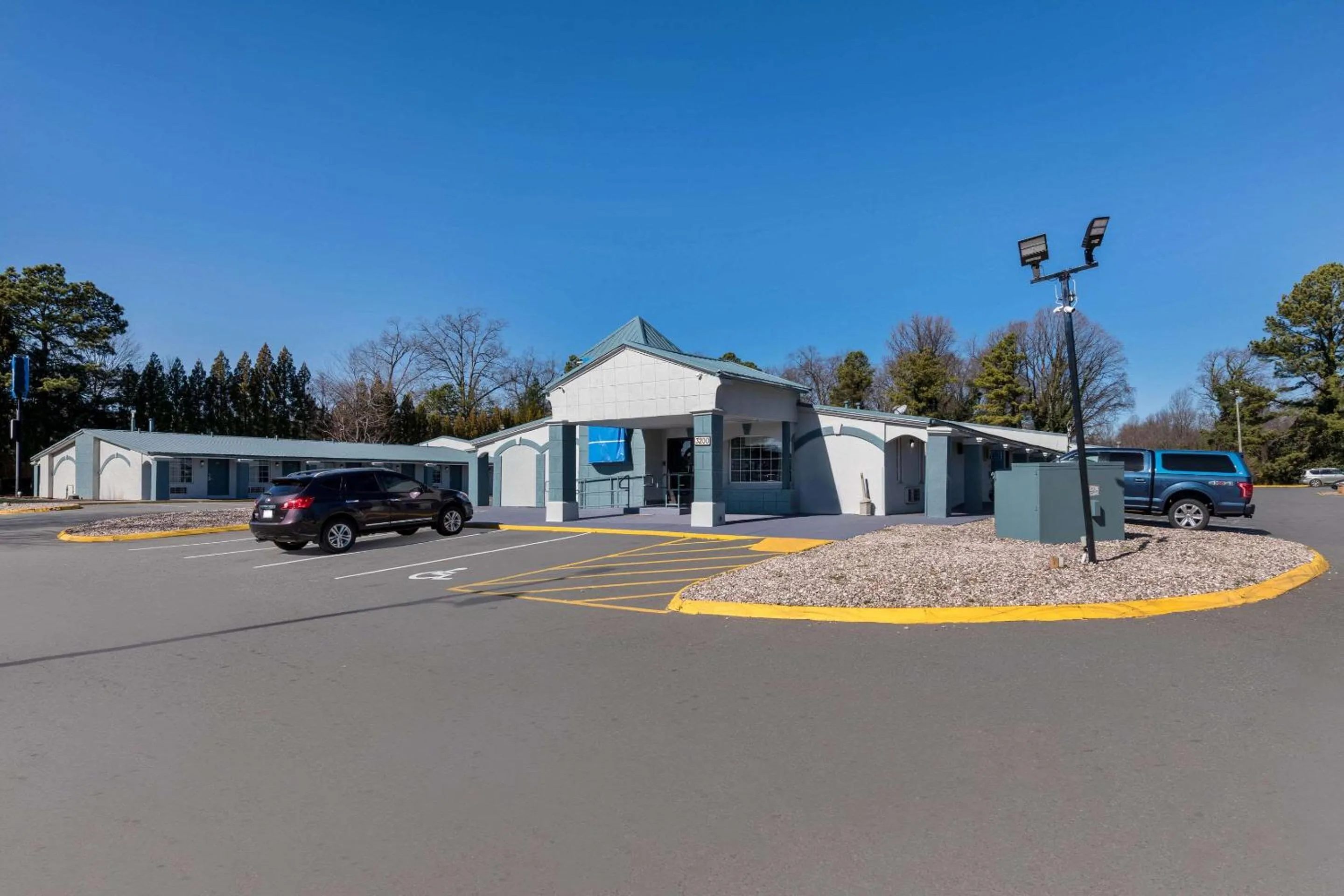 Property building in Rodeway Inn Charlotte Airport Area