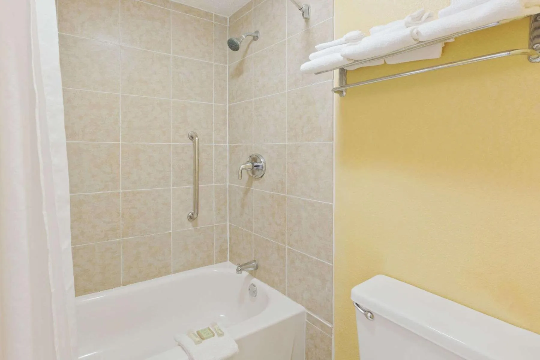 Bathroom in Rodeway Inn Charlotte Airport Area