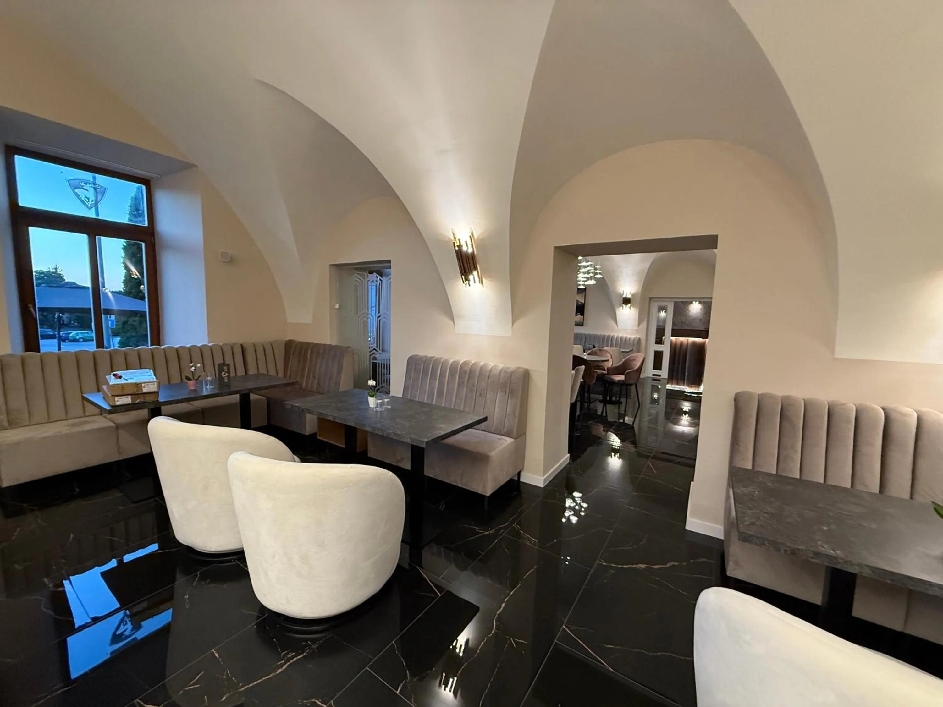 Restaurant/places to eat in Hotel Jelen