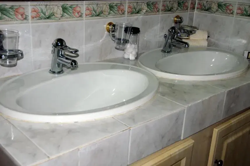 Executive Queen Room in Hoyohoyo Chartwell Lodge Executive Queen Room in Hoyohoyo Chartwell Lodge