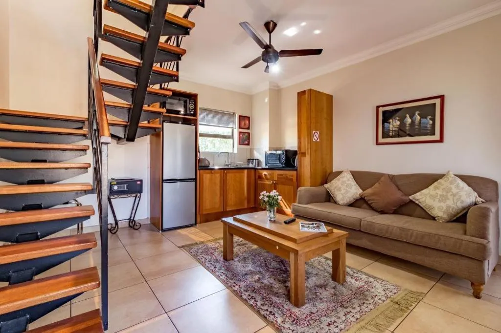 Hoyohoyo Chartwell Lodge