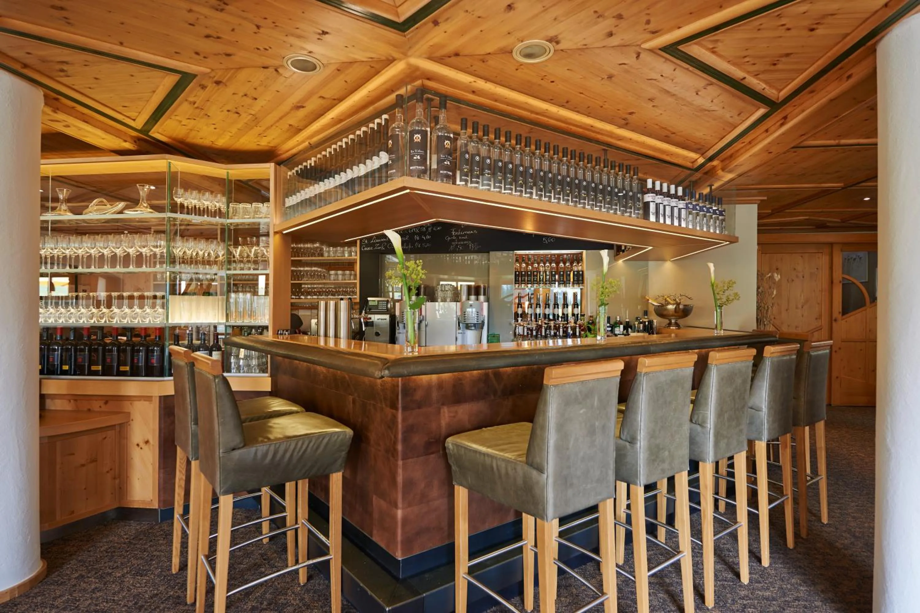 Lounge or bar in Hotel Mohnenfluh