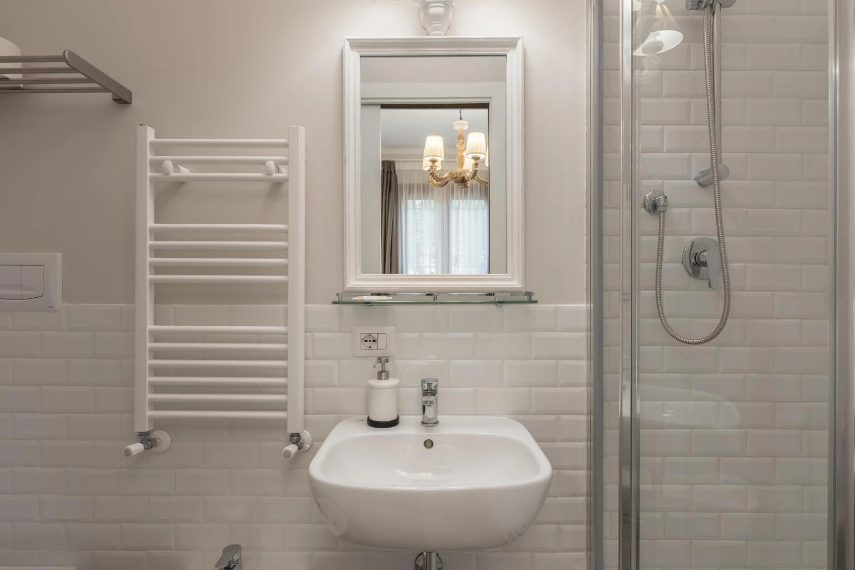 Shower in B&B L'Ulivo Fiumicino