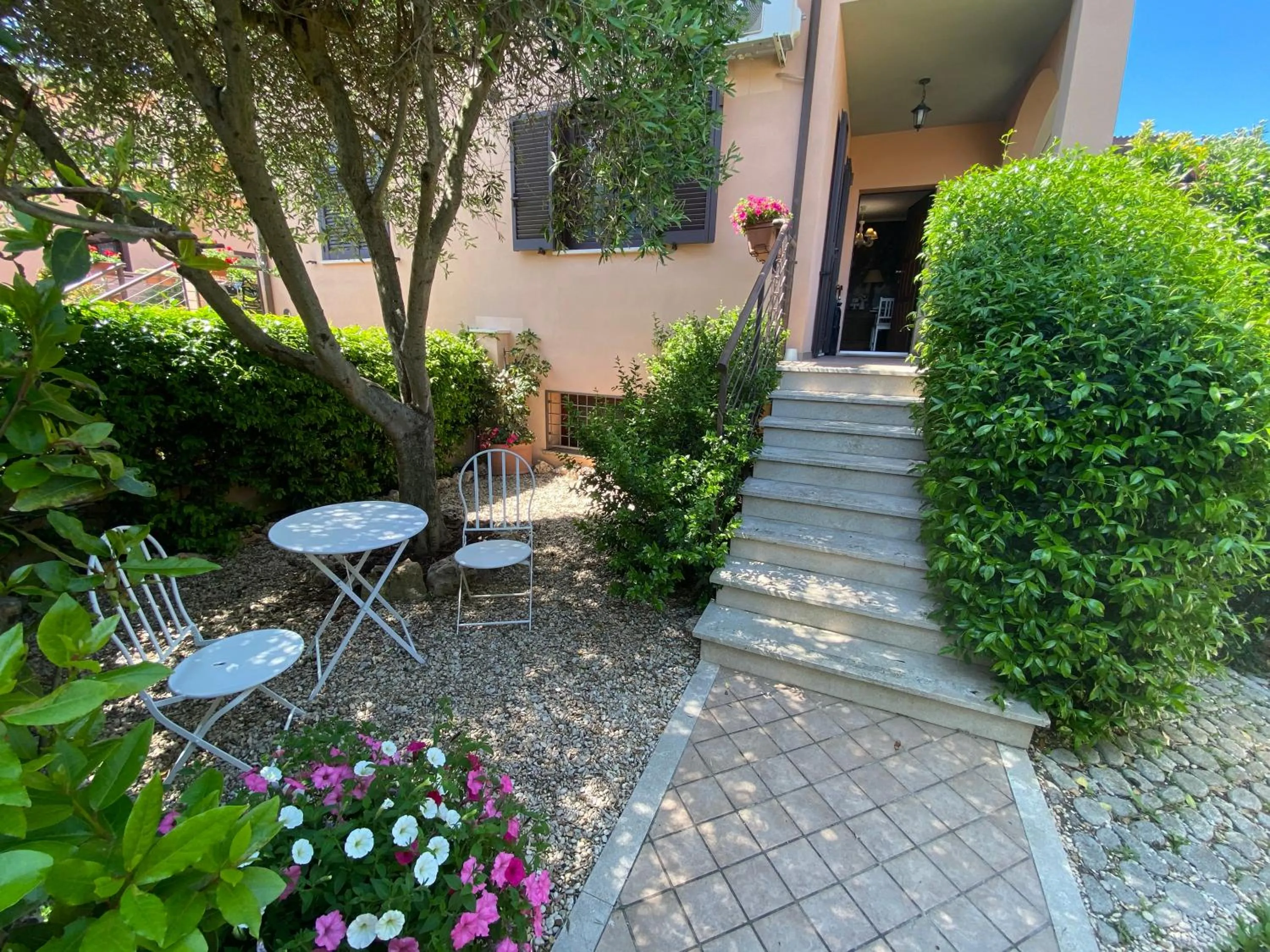 Patio in B&B L'Ulivo Fiumicino