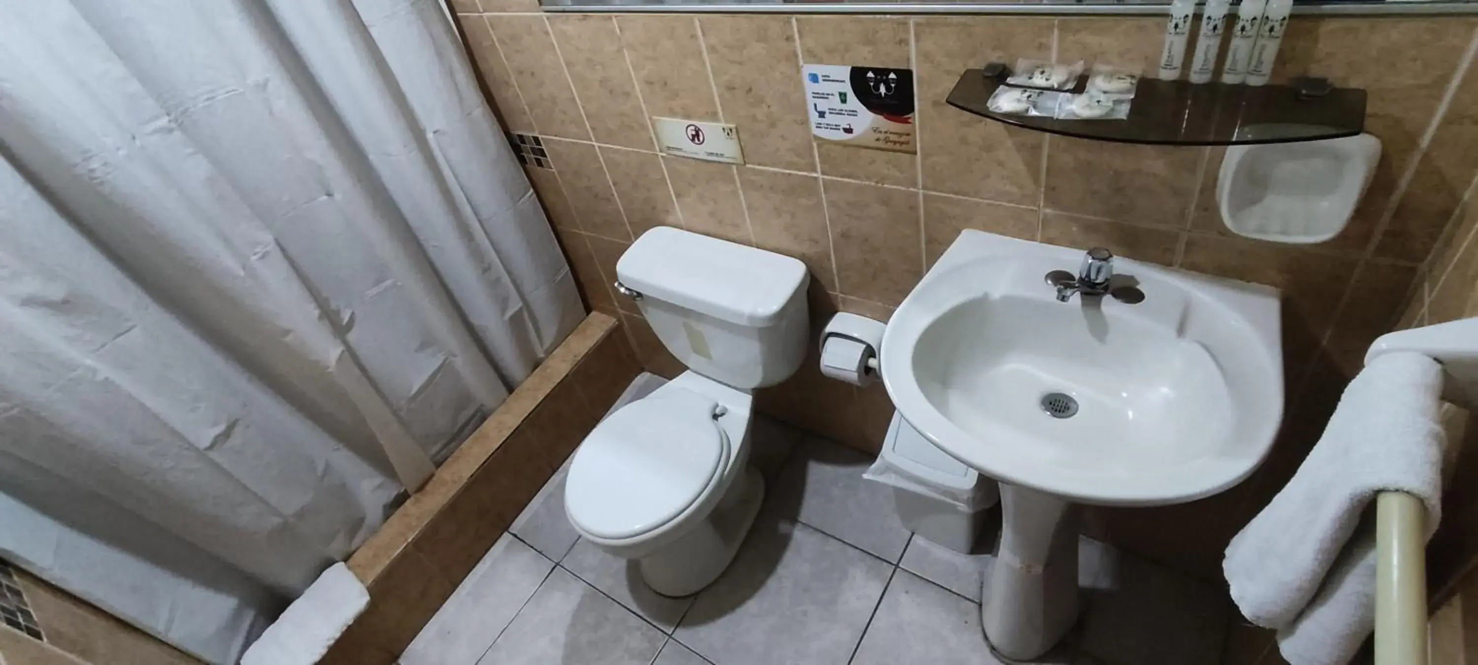 Quadruple Room in Hotel Las Peñas Quadruple Room in Hotel Las Peñas