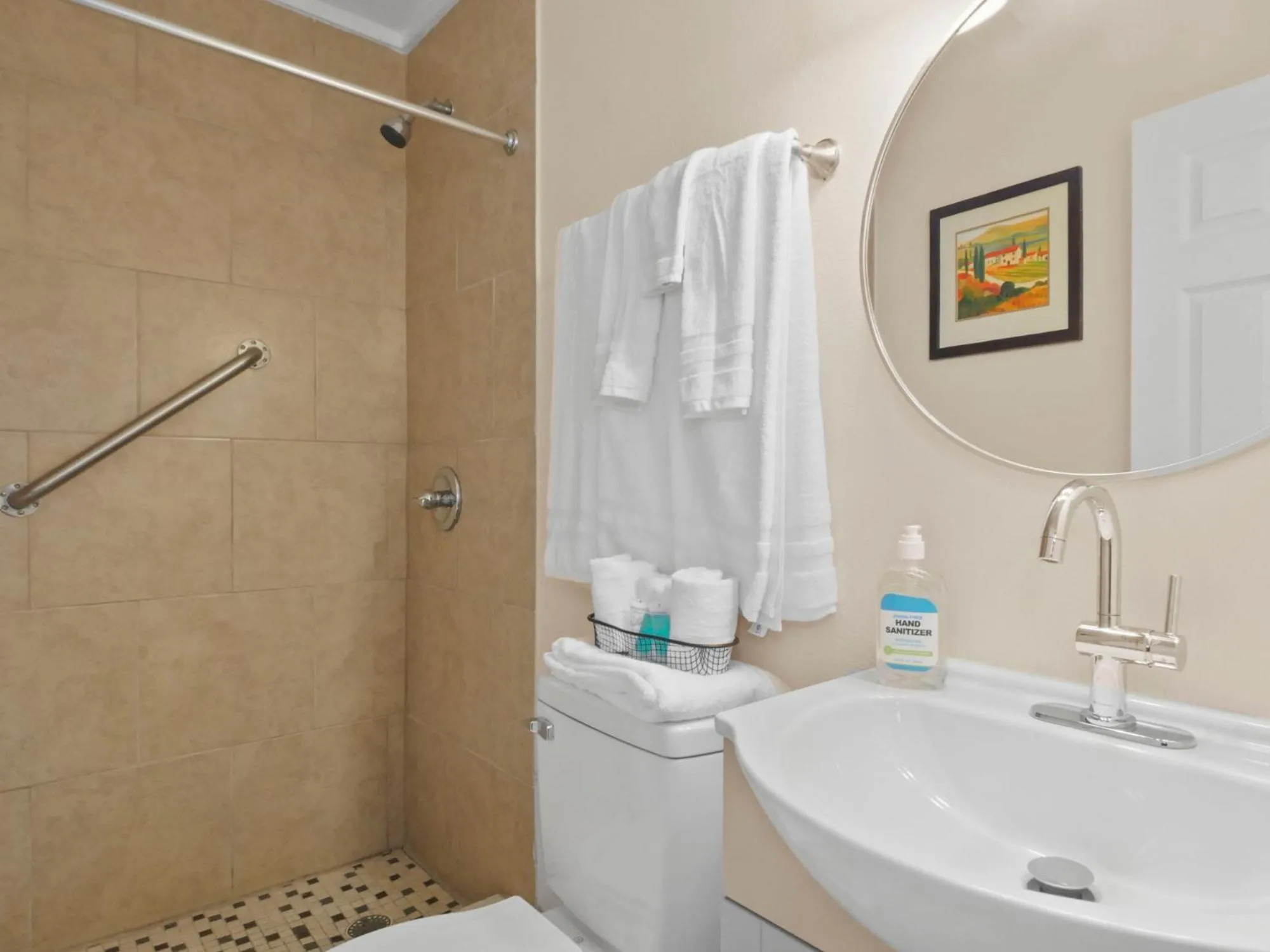 Shower in Bella Sirena Inn