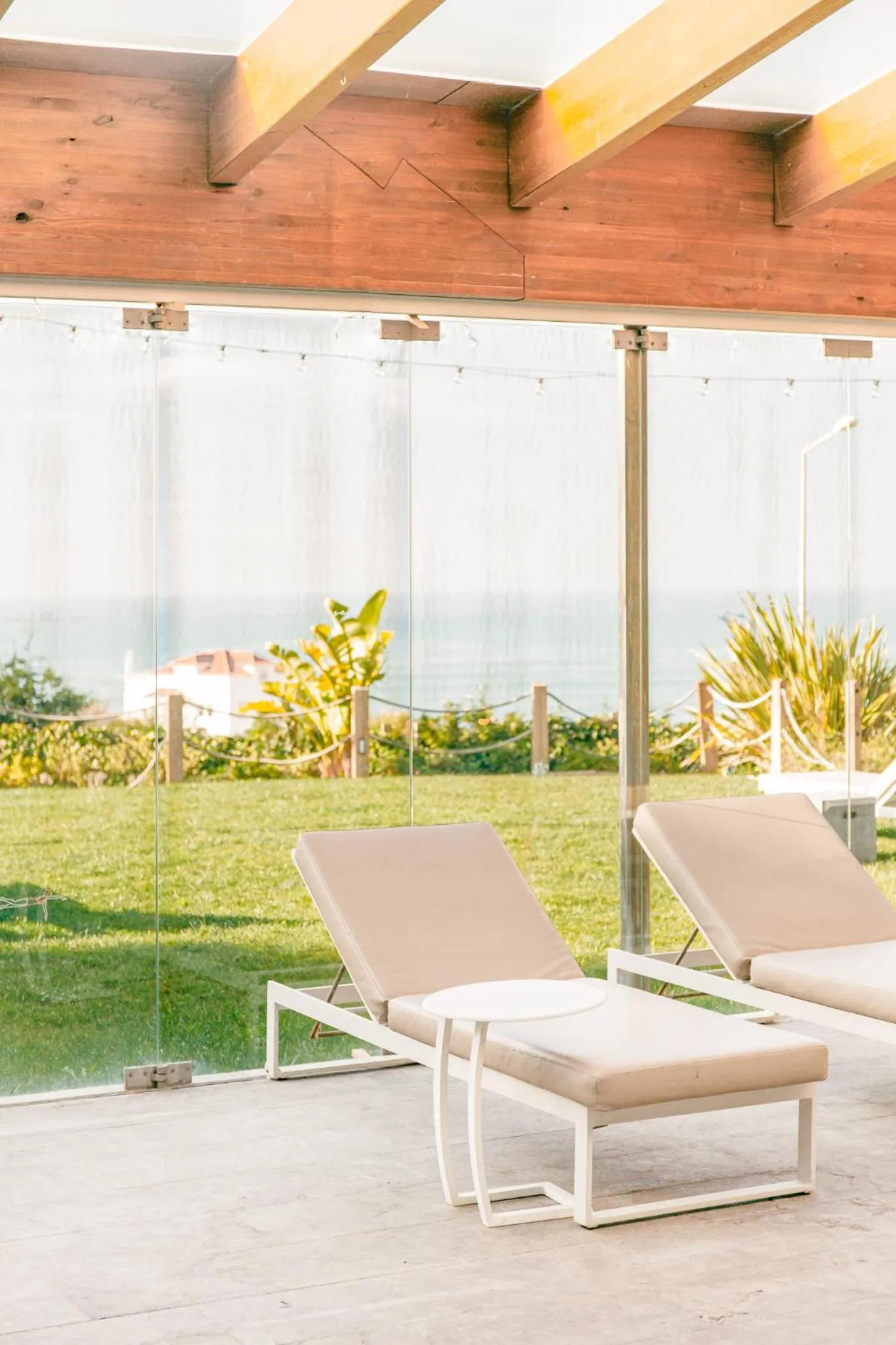 Swimming pool in You and the sea