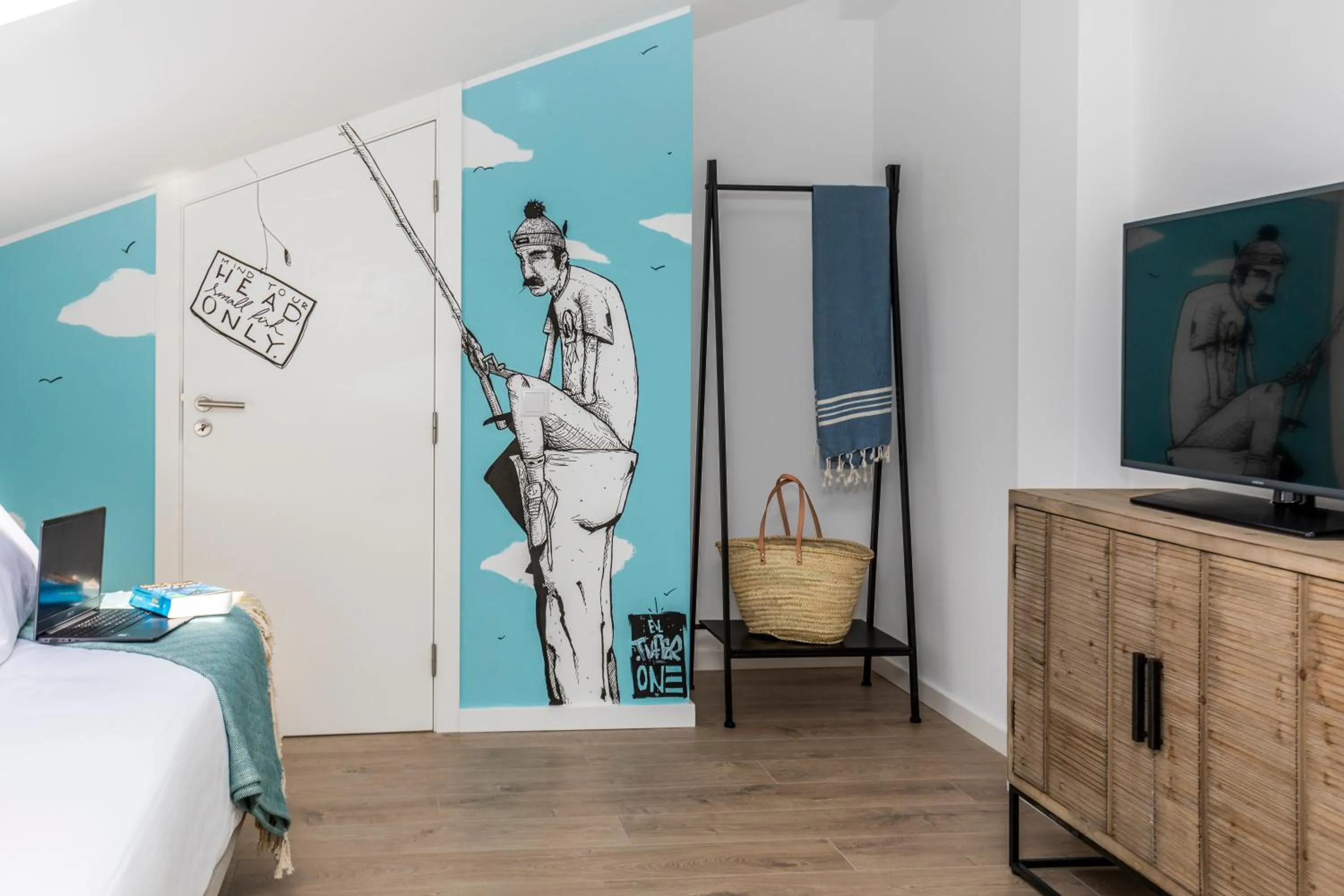 Photo of the whole room, Bed in You and the sea