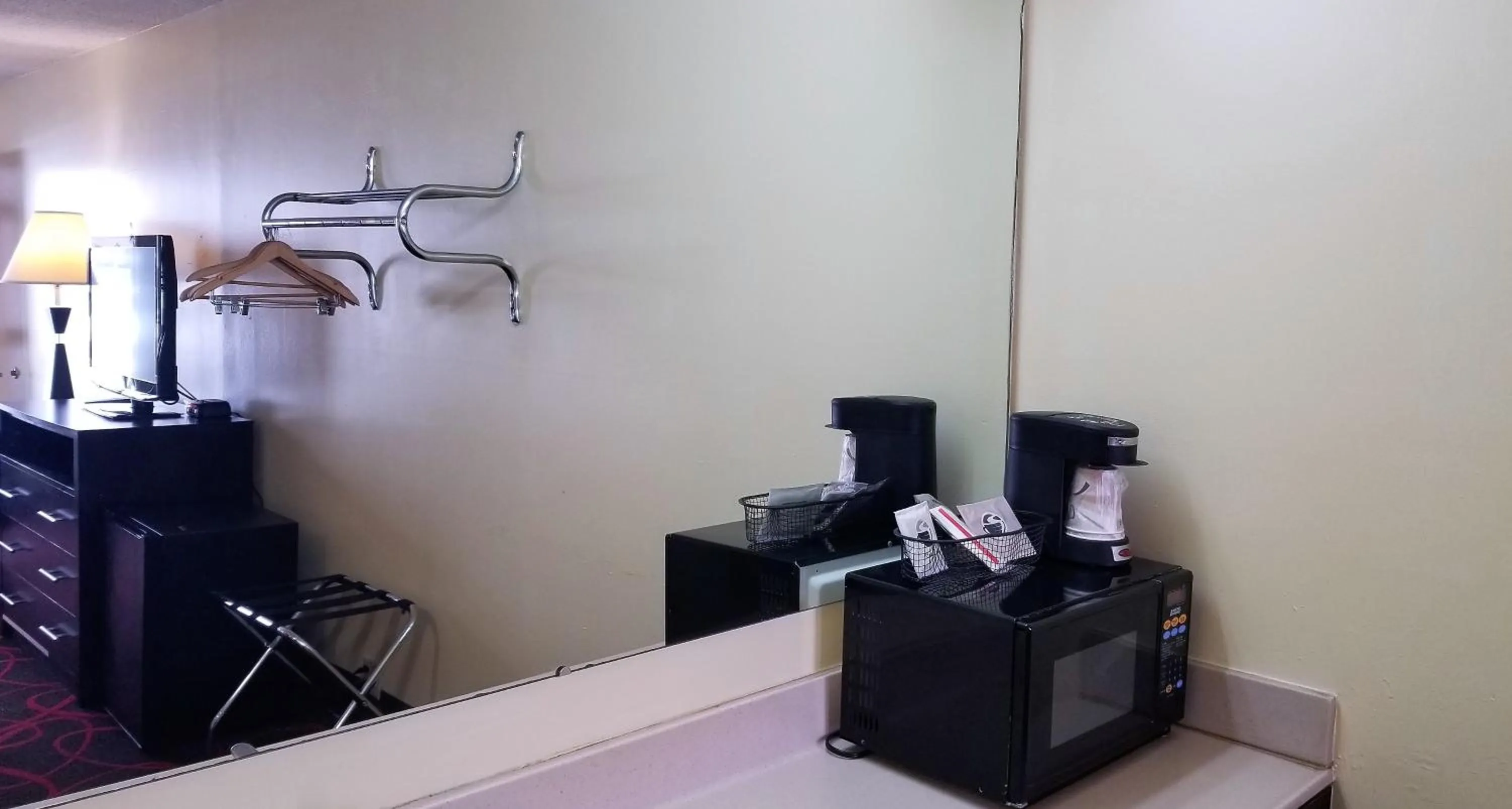 Coffee/tea facilities in Travelodge by Wyndham Richmond IN